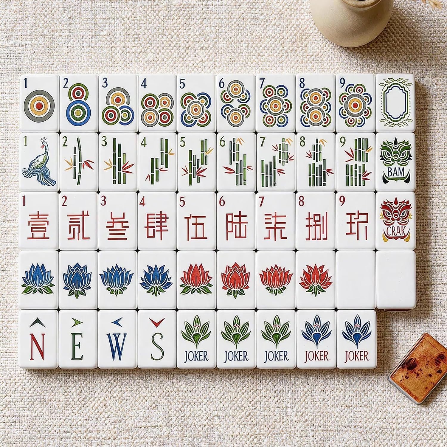 Amerikanisches Mahjong-Fliesen-Set, 3,2 x 2,4 x 1,6 cm, 4-lagig, Holz, Bernstein, Maserung, laminiertes Acryl, Mahjong, eleganter Lotusblumen-Joker-Druck, komplettes US-Mahjong-Spielset für Zuhause