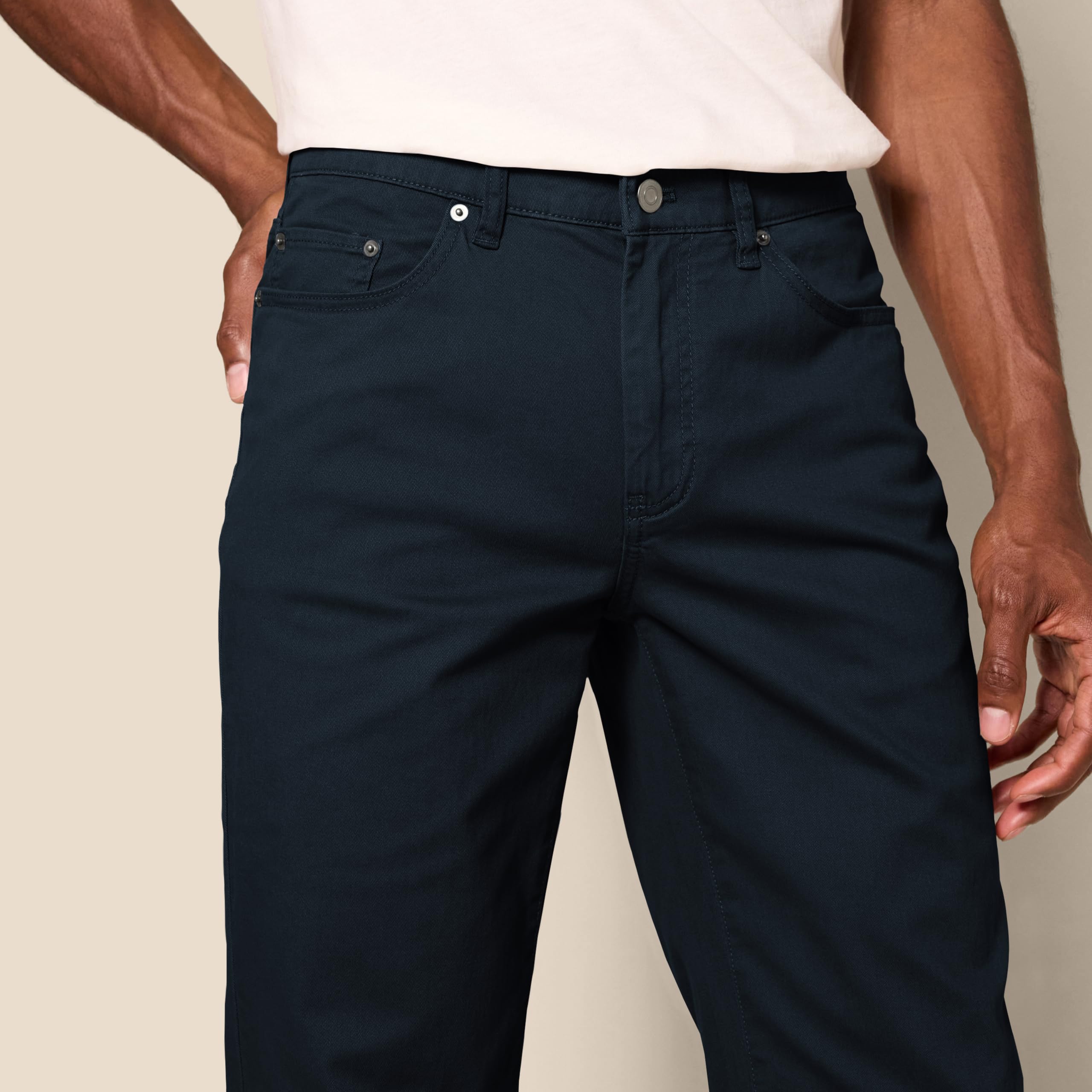 Amazon Essentials Men's Athletic-Fit 5-Pocket Stretch Twill Trouser (Available in Big & Tall) — view 4