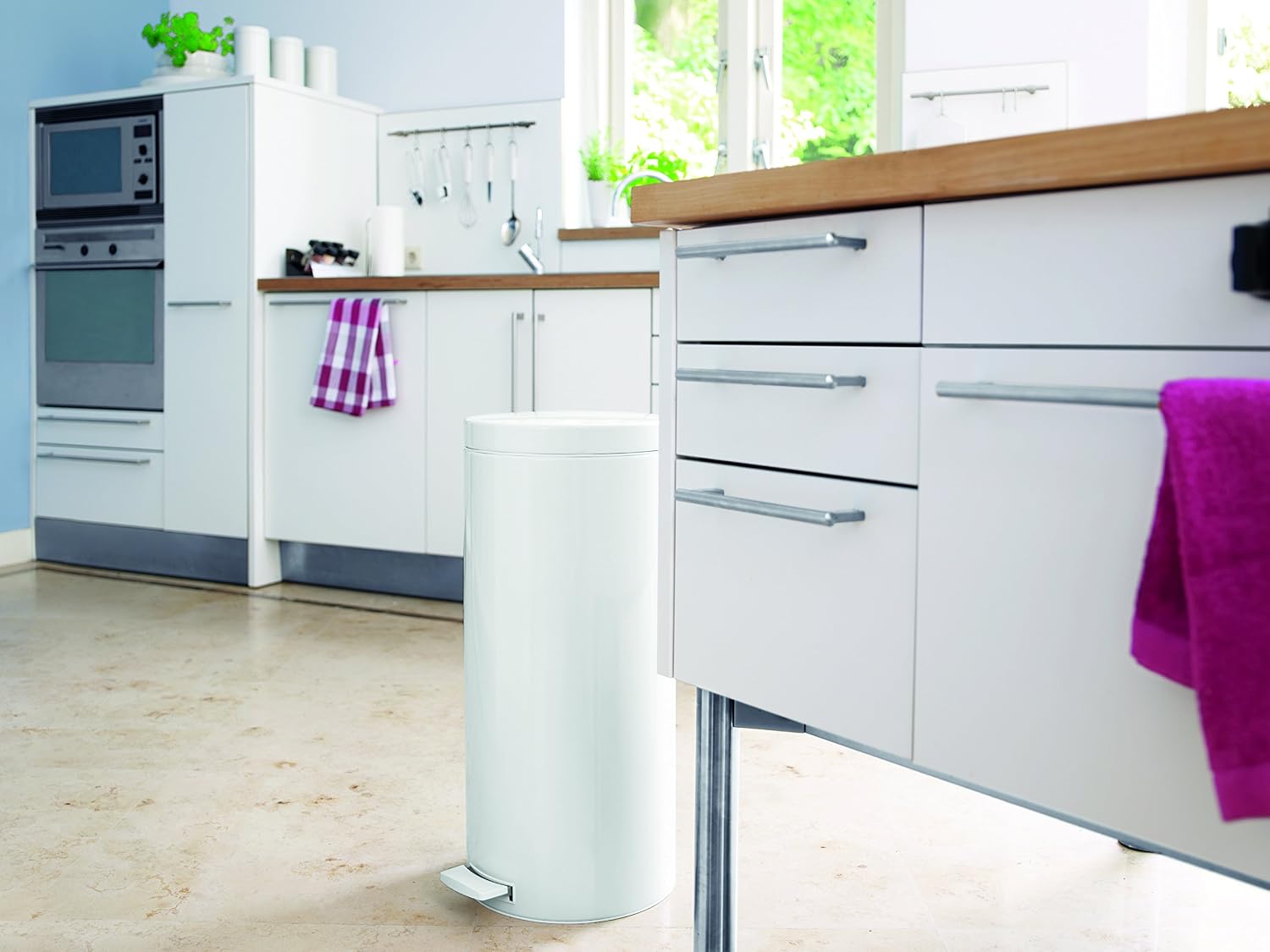 Brabantia Step Trash Can with Plastic Inner Bucket, 7 Gal. - White