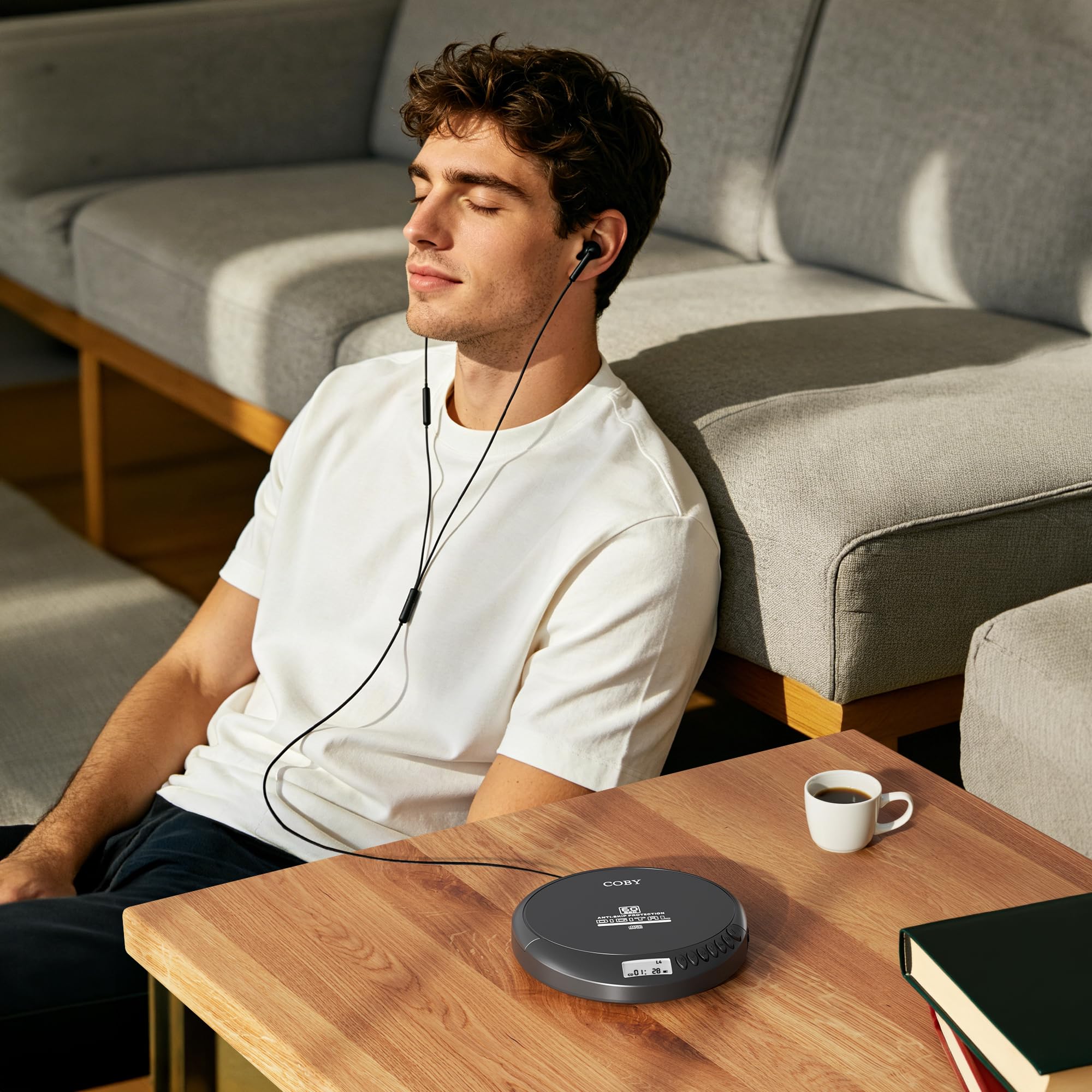 Coby Lettore CD portatile con auricolari, Bluetooth, FM, AUX, MP3 anti-Skip Compact Discman | Ricaricabile, leggero, 6 ore di riproduzione per auto, casa