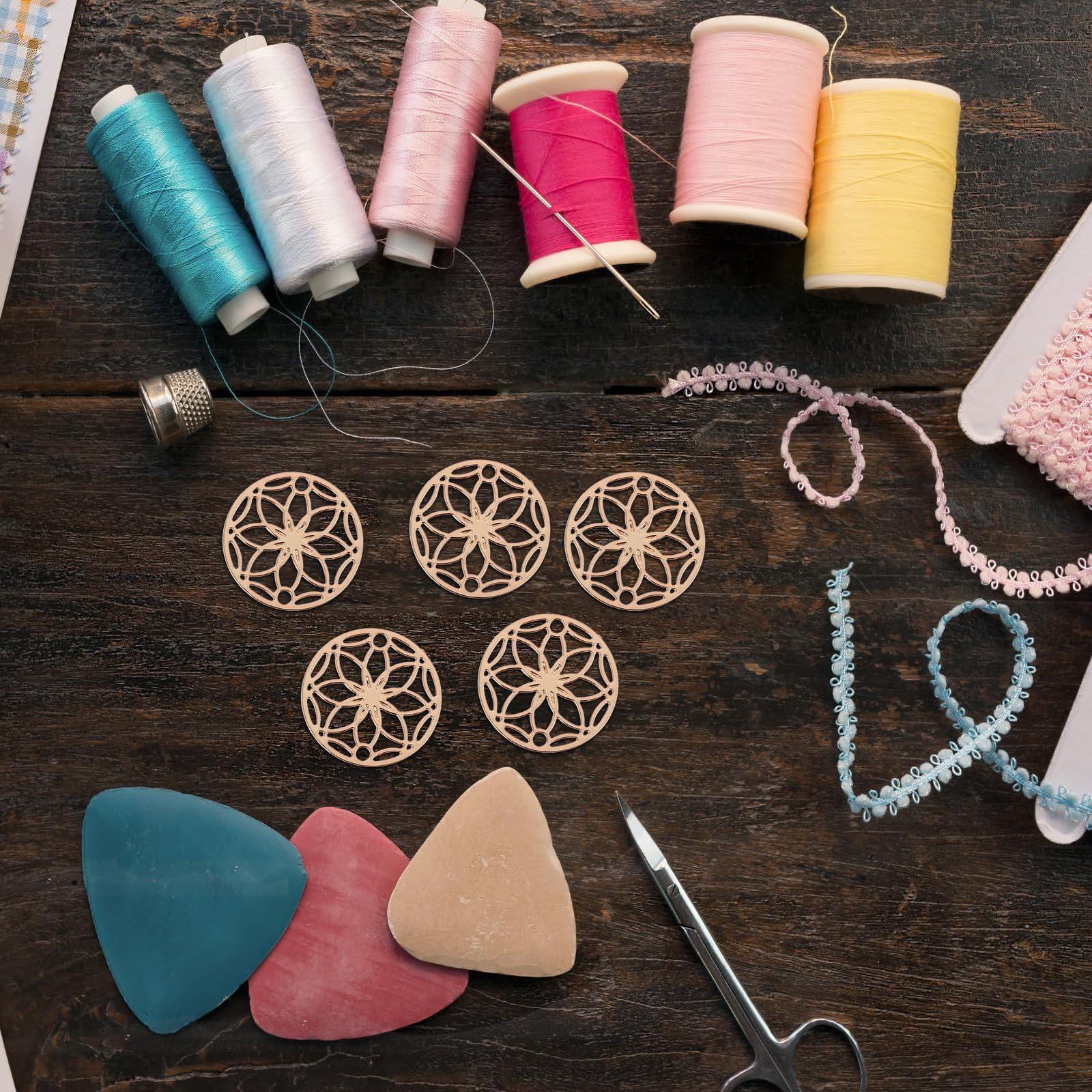 200 Pezzi Pendenti in Rame a Forma di Fiore per Creazione Gioielli Fai da Te Anello Staccabile, Design Delicato e Creativo per Accessori Artigianali