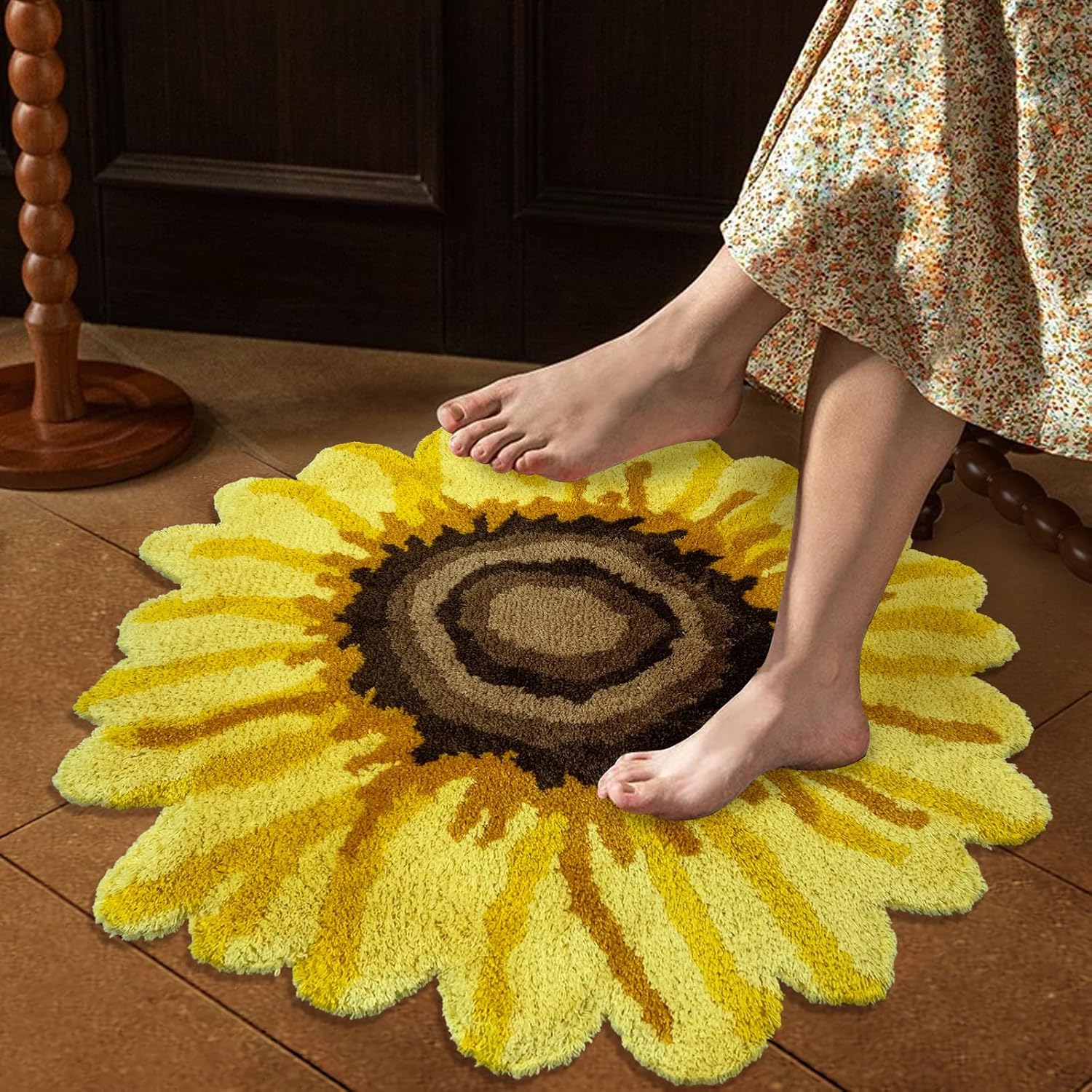 USTIDE Sunflower Runner Rug, Floral Area Rug Door Mat with Non Slip Backing, Decorative Entrance Mat for Indoor Outdoor, Welcome Doormat for Kitchen Bathroom Front Door Home Decor(27.5''X27.5'')