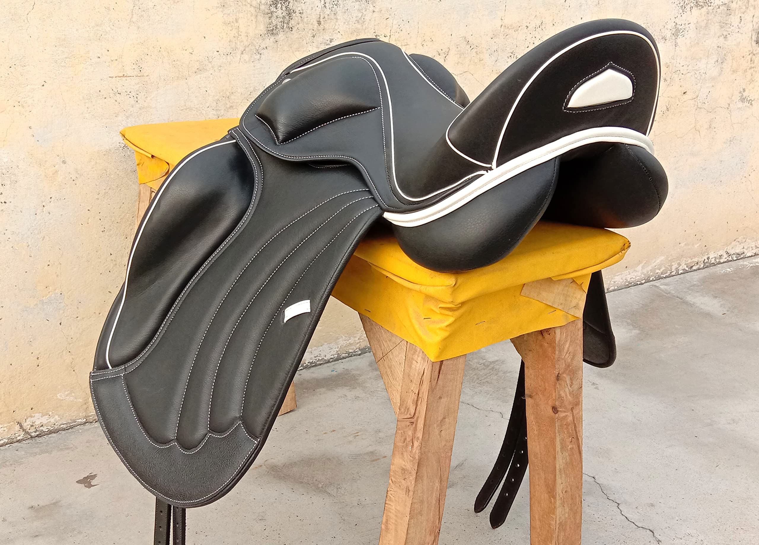Leder-Dressur-Monoflap-Wechseleisensattel/Leather Dressage Monoflap Changeable Gullets Saddle (17")