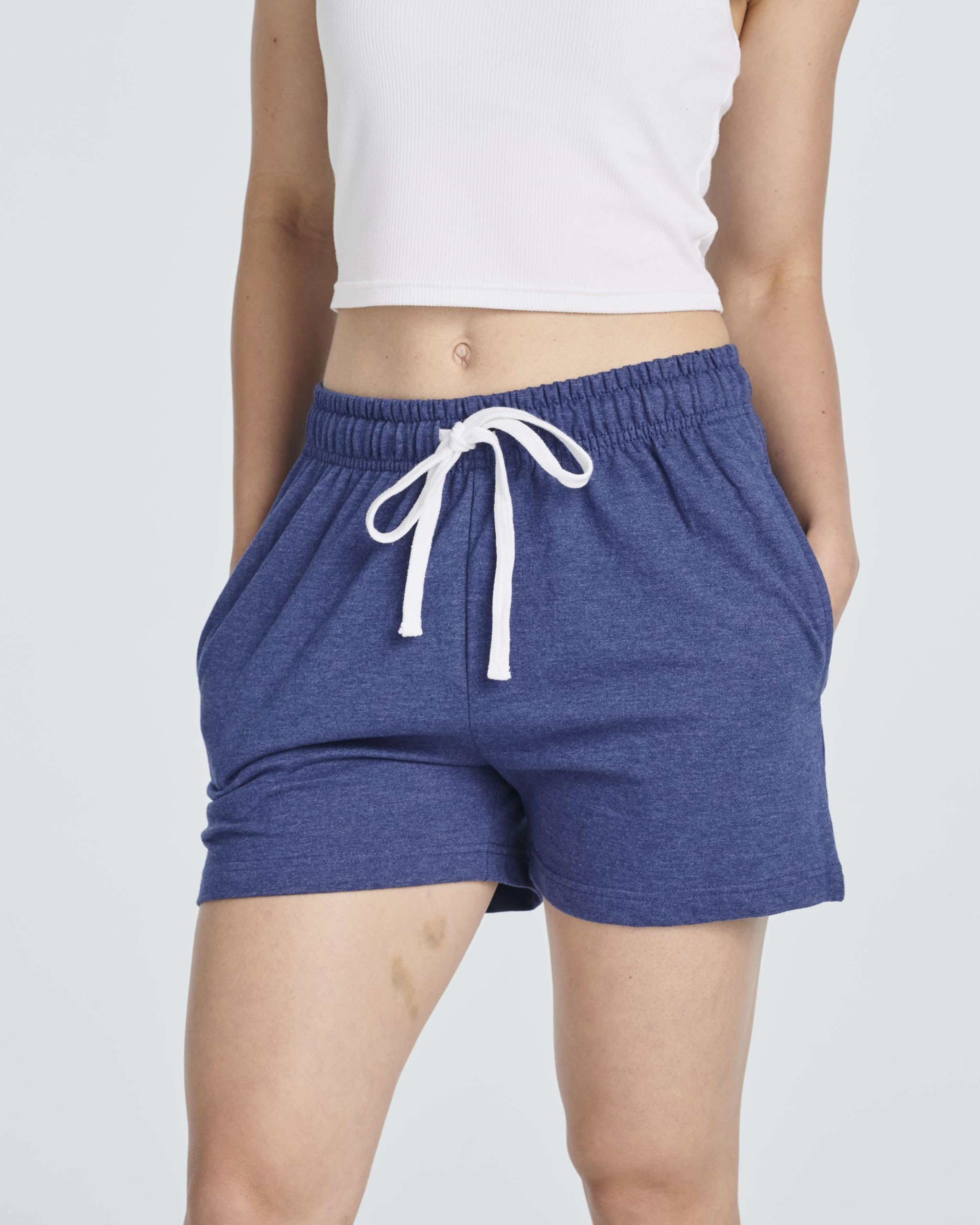 Real Essentials 3er-Pack: Damen-Shorts aus Baumwolle mit Taschen aus French-Terry-Fleece – lässige athletische Lounge (erhältlich in Plus)