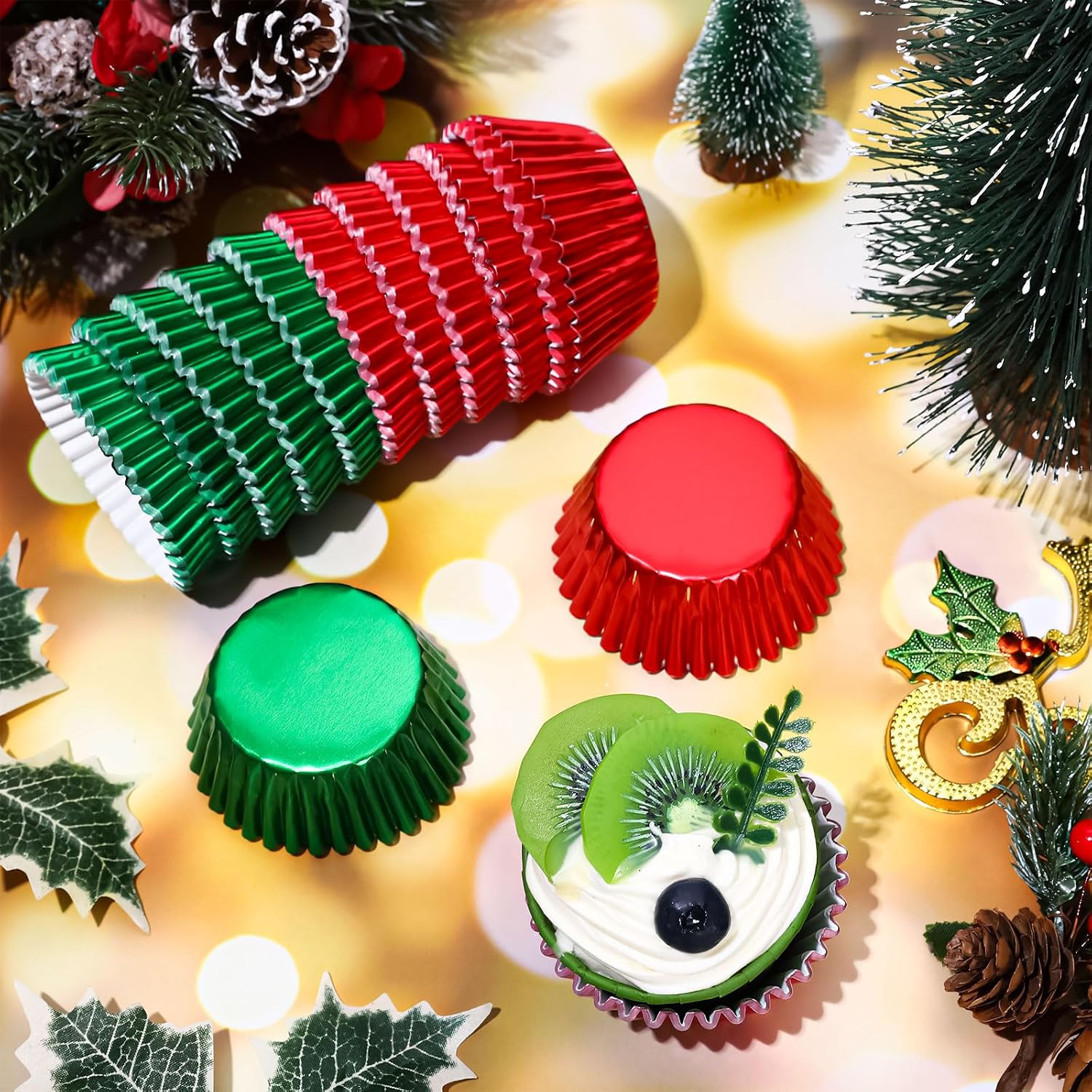 JarThenaAMCS 200Pcs Christmas Foil Cupcake Liners Xmas Red Green Foil Metallic Baking Cups Cupcake Wrappers Muffin Liners for Holiday Party Supplies