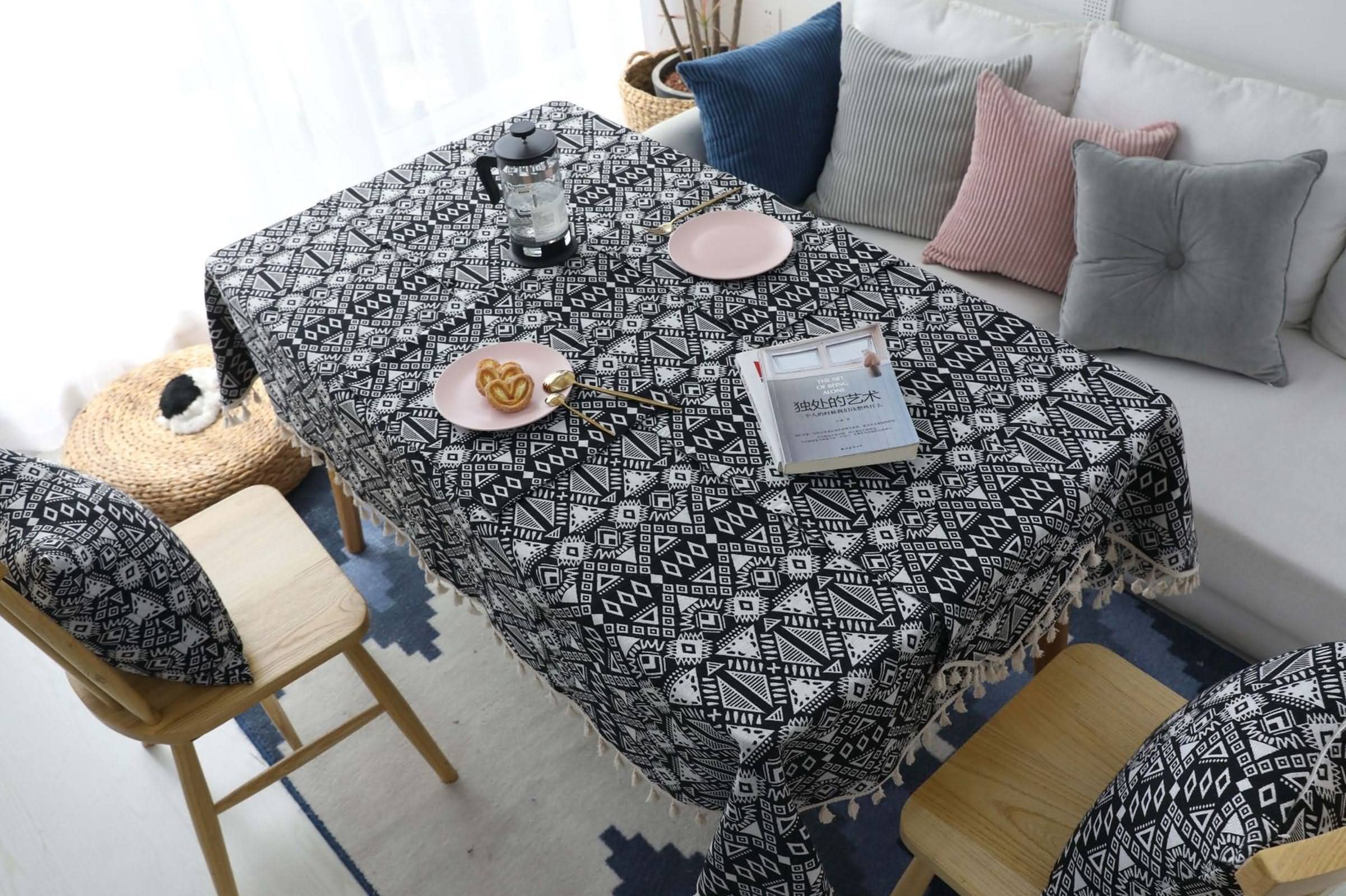 Nappe De Table Anniversaire Polyester Rectangulaire Motif Triangle Géométrique avec Gland Poids pour Exterieur Lavable en Toile Cirée Le Noir Décoration Protection 140X220Cm