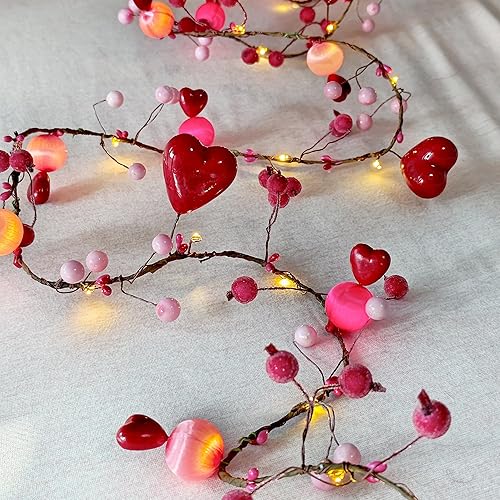 Miya - Guirnalda de luces para decoración del día de San Valentín de 6.5 pies, 40 luces LED en forma de corazón con bola de bayas rosadas, funciona disponible en Yaxa Colombia