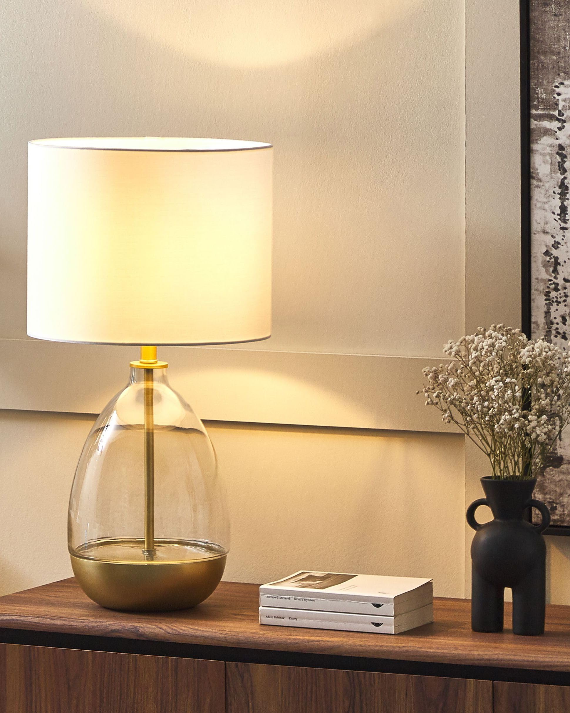 Beliani Moderne Tischlampe Vase-Optik Glassockel Stoff-Lampenschirm weiß/gold 63 cm Okari