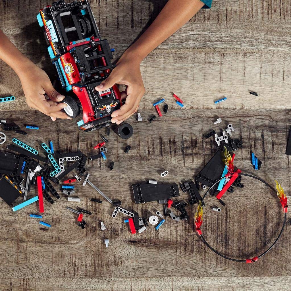 LEGO Technic Truck e Moto dello Stunt Show, Set di Costruzioni, Modello 2in1 con Motore Pull-Back e Rimorchio, 42106
