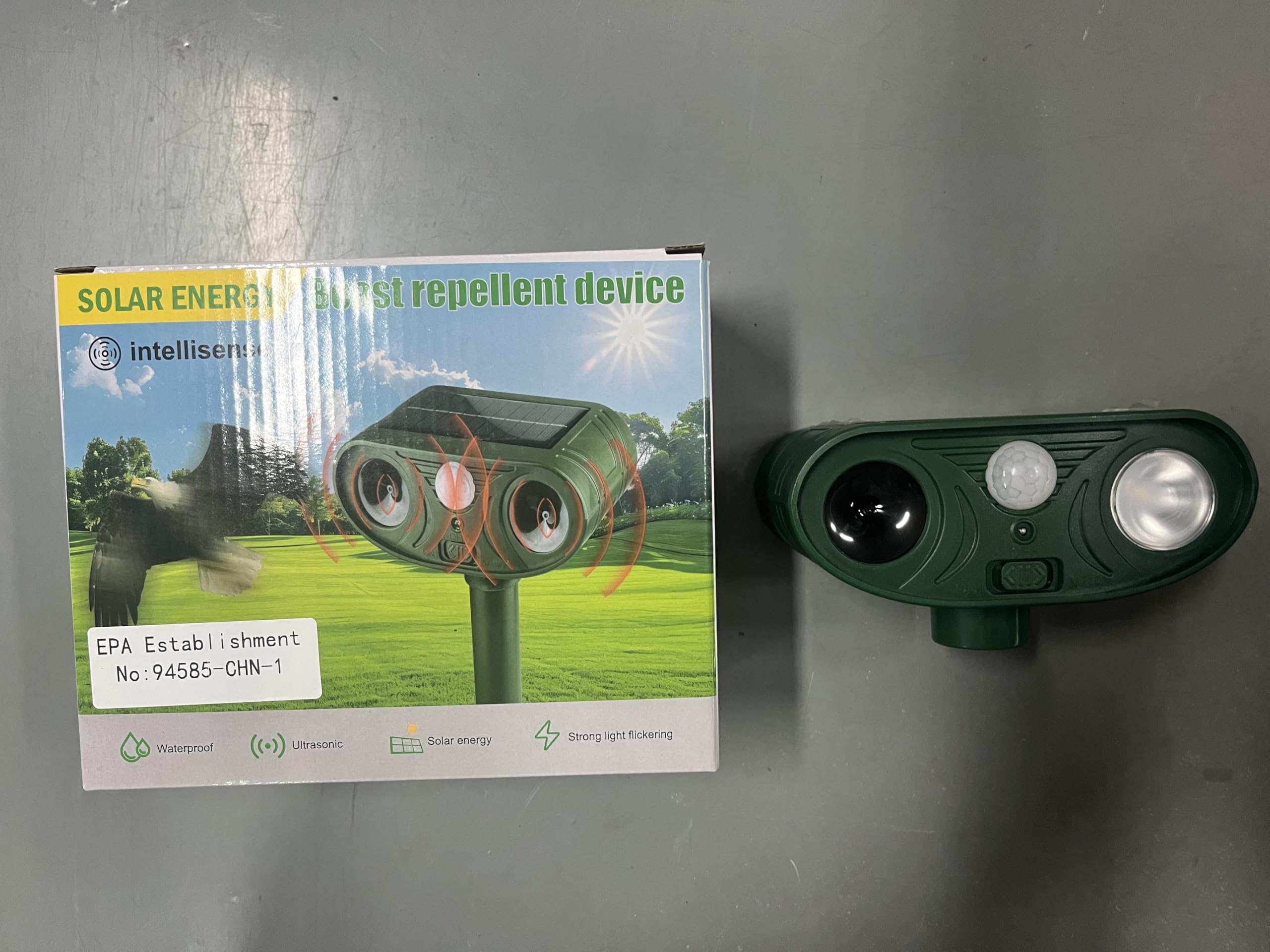 Sonic Fortress Pro Lot de 2 répulsifs anti-cerfs pour animaux avec détecteur de mouvement et lumière flash pour effrayer le chien hors du jardin