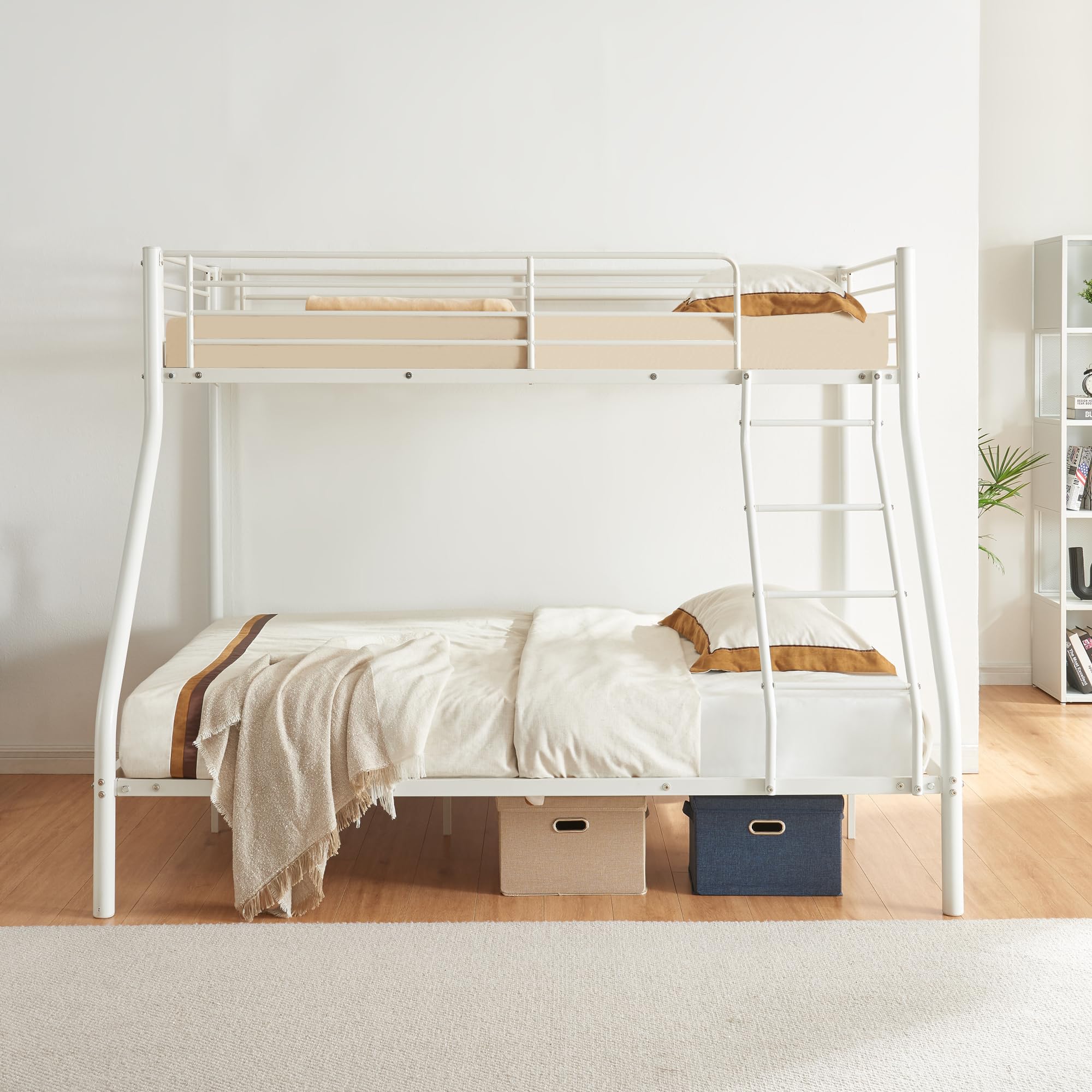 [neu.haus] Letto a Castello a 3 Posti con Barriera Sponda Anticaduta e Scaletta Letto per Cameretta 200 x 140/90 cm in Metallo - Bianco