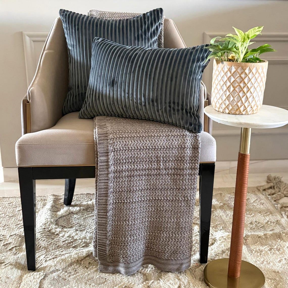 Grigio scuro Decorativo Fodera per cuscino 50x50 cm | Set di 2 Moderno Velluto Fodera per cuscino A strisce | velluto a coste Federe per divano, sofà e camera da letto - Dark Gray Lines