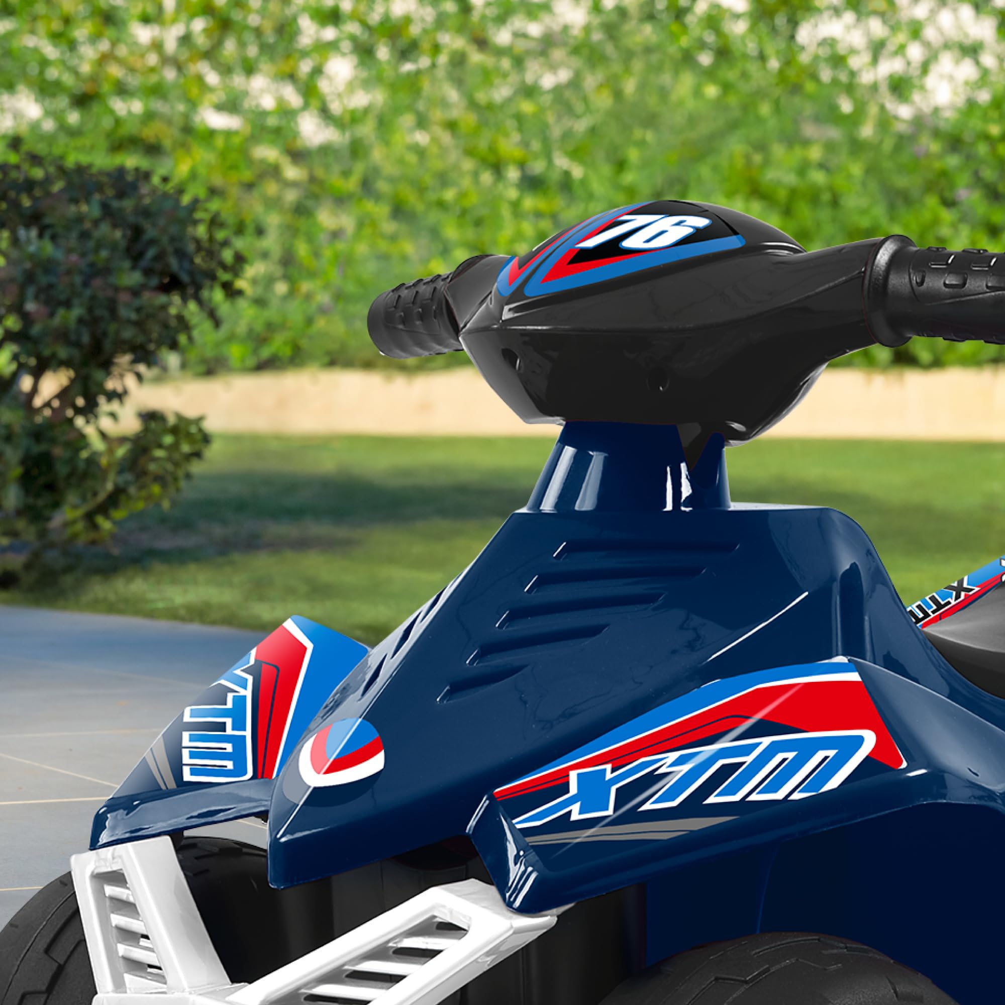 FEBER - Quad CE-Dark Blue 6V, Voiture électrique pour garçons et Filles de 18 Mois à 3 Ans, avec accélérateur, Roues pour stabilité, jusqu'à 40 Min d'autonomie, Chargeur Inclus, Famosa (FEN52000)
