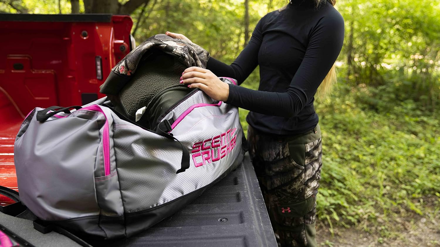 Scent Crusher Halo Series Ladies Pink Hunting Gear Bag - Eliminates Odors Before and After The Hunt, Quickly Eliminates Odors, Airport/TSA Compliant : Sports & Outdoors