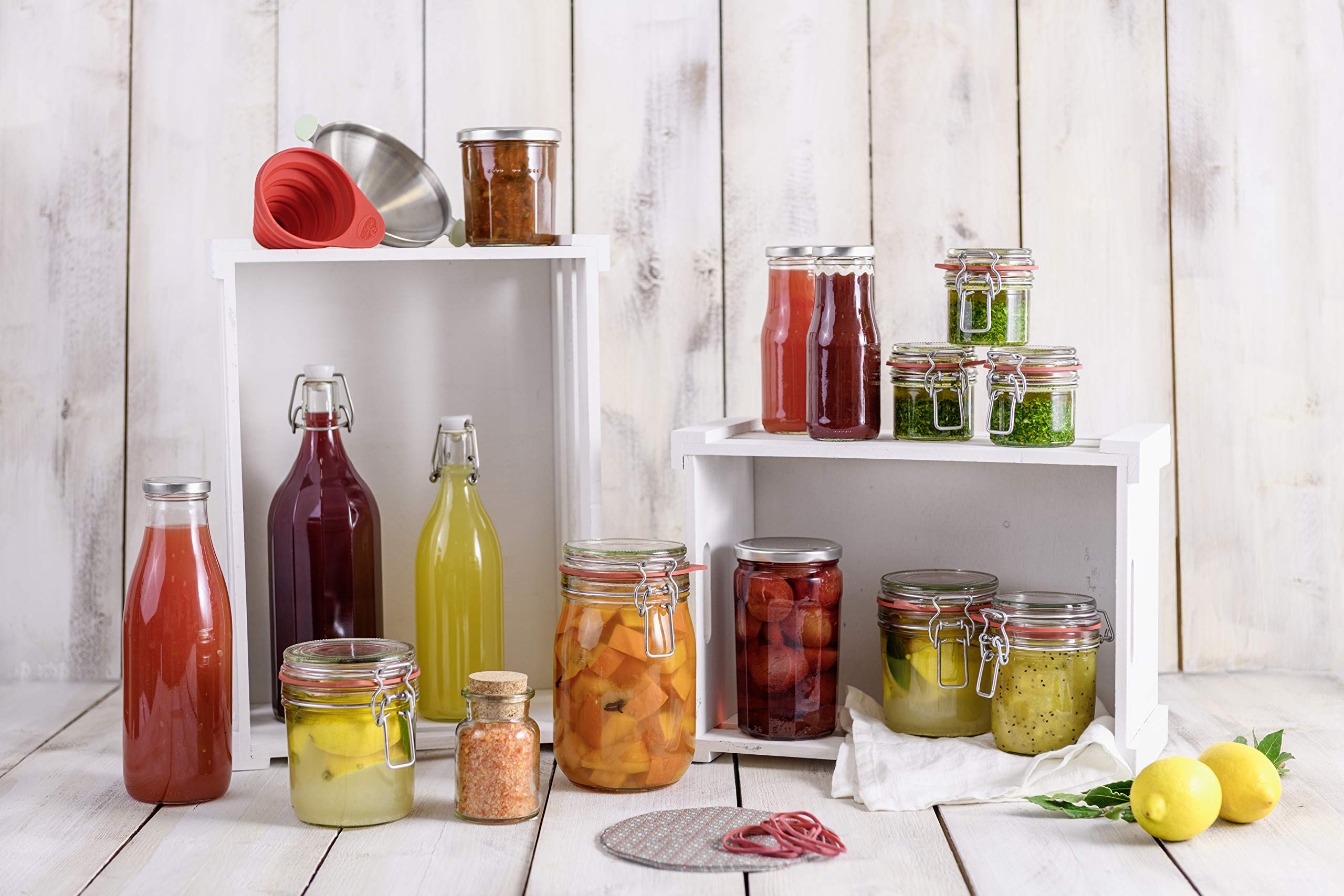 Dr. Oetker Einmachgläser mit Bügelverschluss 370 ml, Vorratsglas mit Trichter, Glasheber für luftdichte Marmeladengläser, vielseitiges Einweckglas (Farbe: Transparent/Rot), Menge: 1 x 8er Set