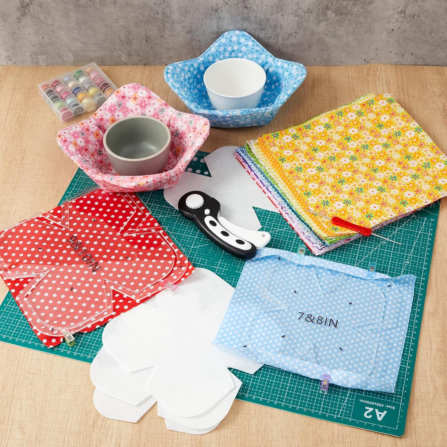 Teenyyou 74 Pcs Bowl Cozy Template Set 2 Pcs 7-10 Inch Acrylic Bowl Wrap Sewing Pattern Templates 26 Cozy Pre Cut Batting 42 Quilt Fabric and 6 Multipurpose Clips for Sewing DIY, Microwave Safe