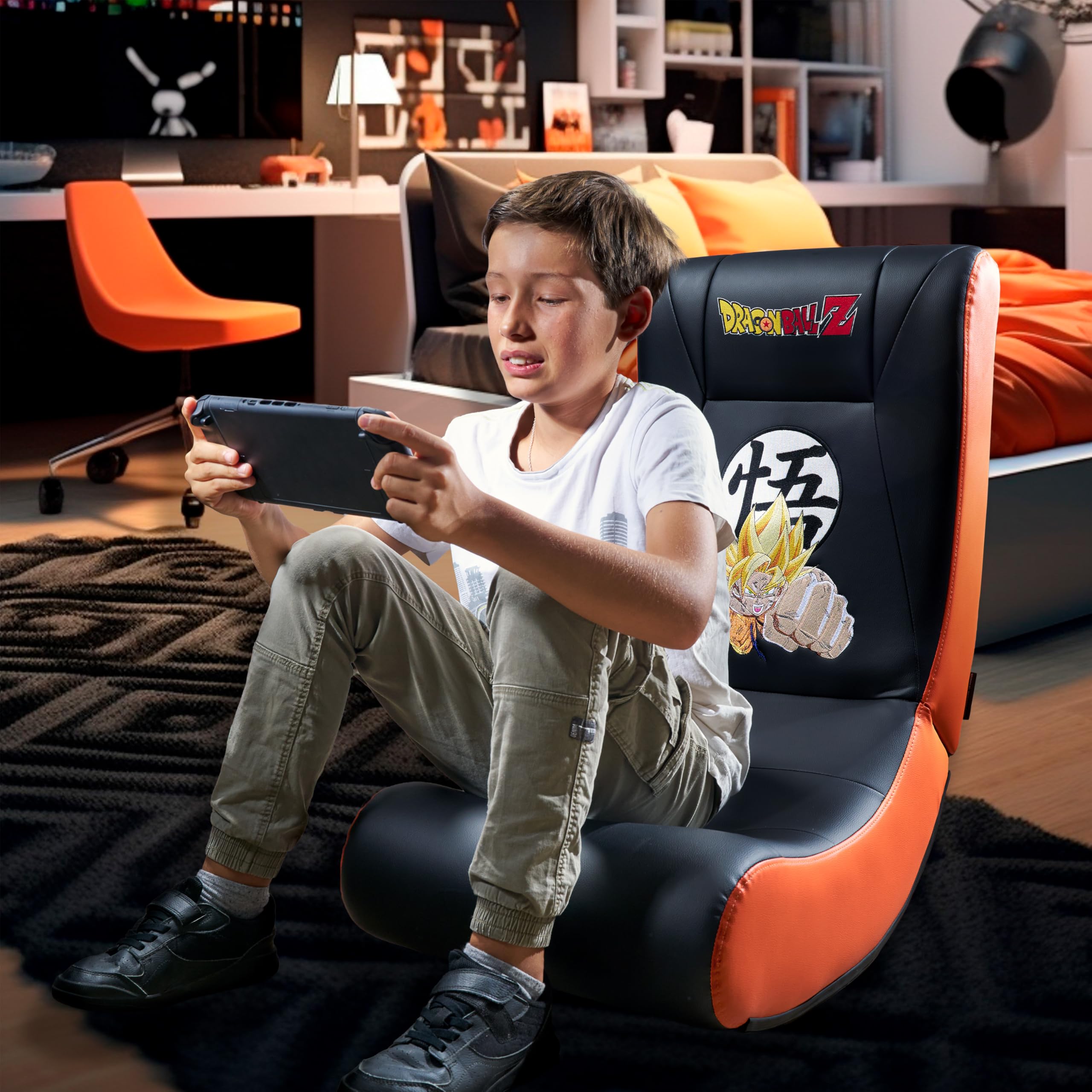 SUBSONIC – Gaming-Schaukelstuhl Dragon Ball – Ergonomischer Schaukelstuhl mit offizieller Lizenz – Kunstleder in Schwarz und Orange mit Stickereien – Bequemer Stuhl für Wohnzimmer oder Schlafzimmer