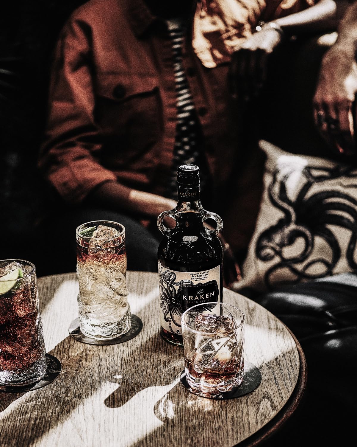 The Kraken 100cl - Rum nero speziato: canna da zucchero, rum caraibici scuri e 13 spezie. 40% vol.