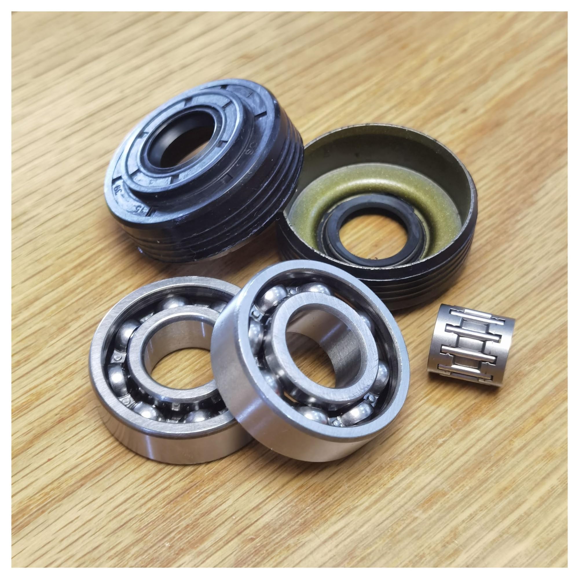 Kit de cojinetes de cigüeñal y retenes de Aceite Compatible con 340, 345, 346XP, 350, 353 y 2141.(Full Set)