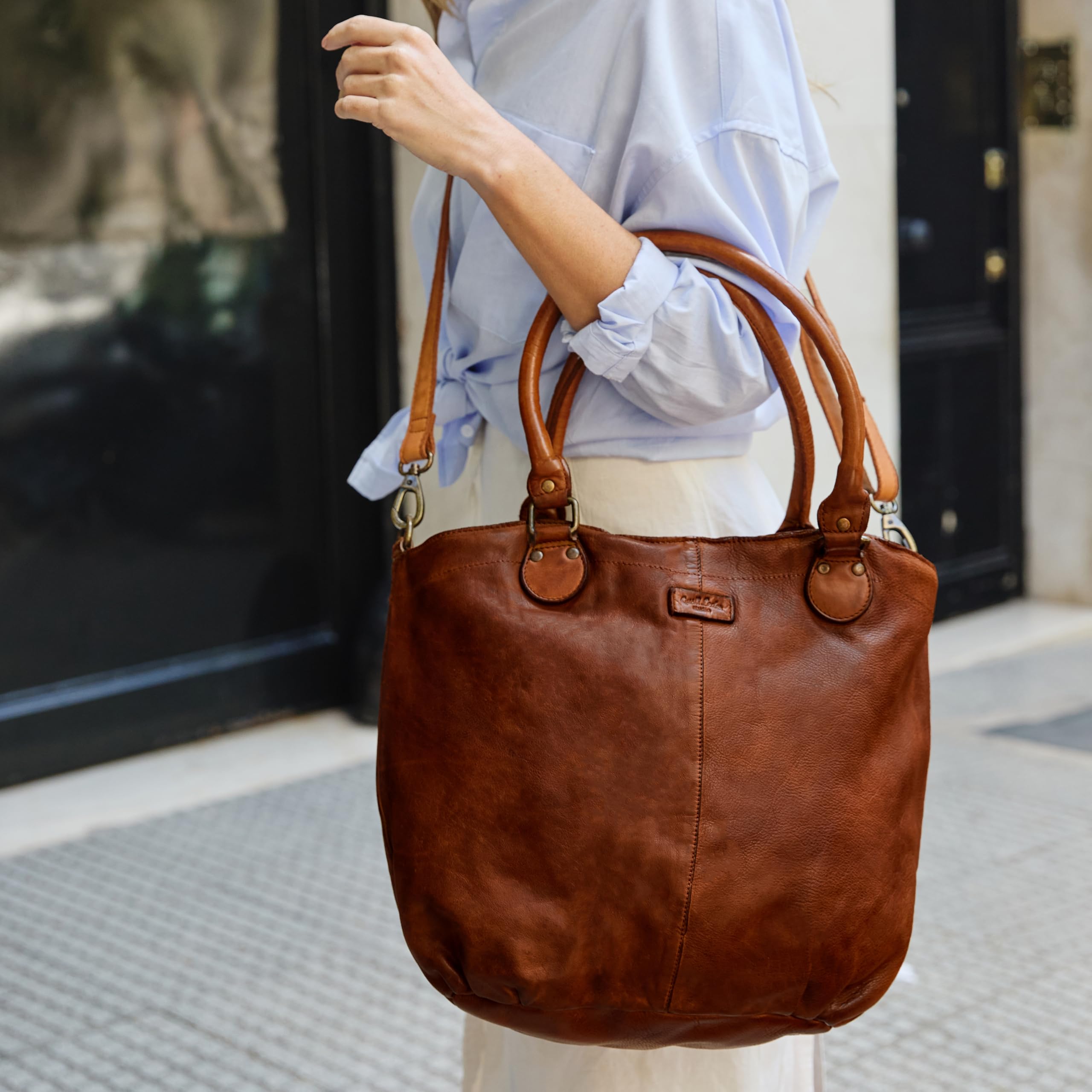 Gusti Leder Handtasche Damen Umhängetasche Mittelgroß – Hochwertiges Rindsleder Shopper Cognac Braun – Geräumige Ledertasche für Alltag und Büro