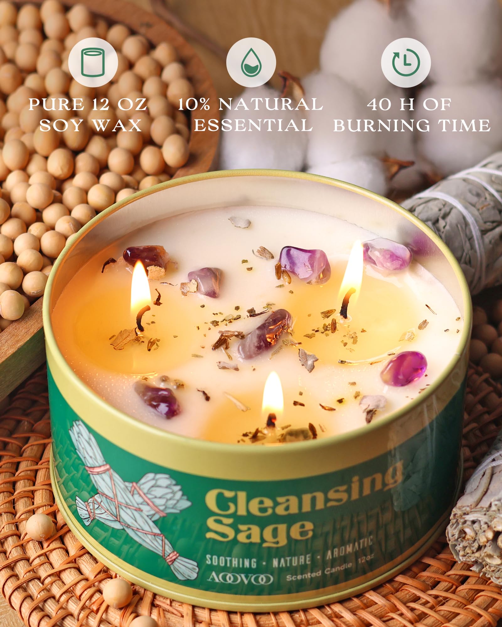 AOOVOO Salbei Duftkerze zur Reinigung – Große 3-Docht Kerze 12oz mit Kristallen & Salbeiblättern, Sojawachs Kerze Ungiftig für Meditation Spiritualität, Aromatherapie Kerze Geschenk für Frauen Männer