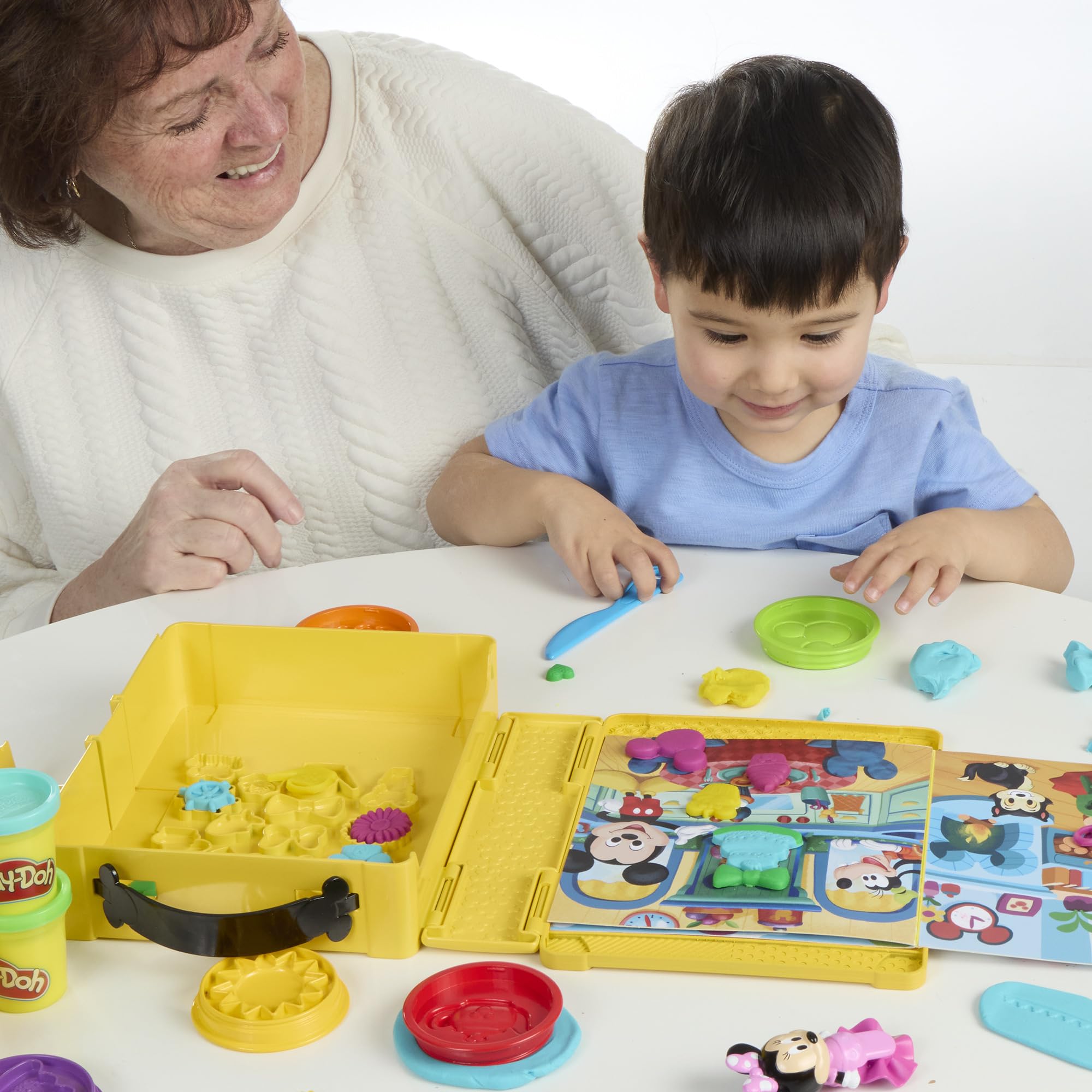 Zestaw do zabawy Play-Doh Disney Junior Lepione opowieści, przenośna zabawka ze schowkiem, przedszkolne zabawki plastyczne dla dzieci w wieku od 2 lat