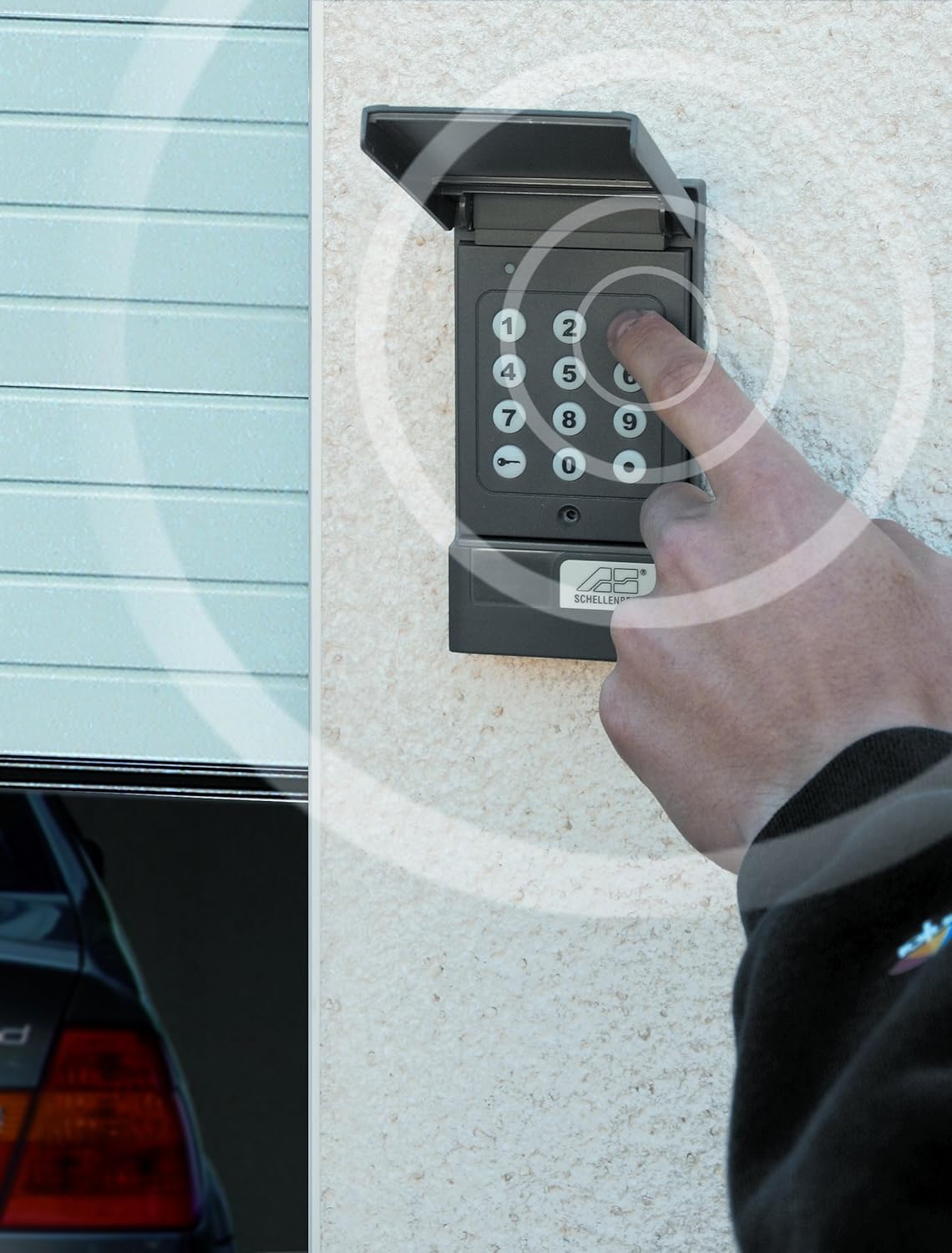 Hand operating Schellenberg 20059 keypad with radio signal indication