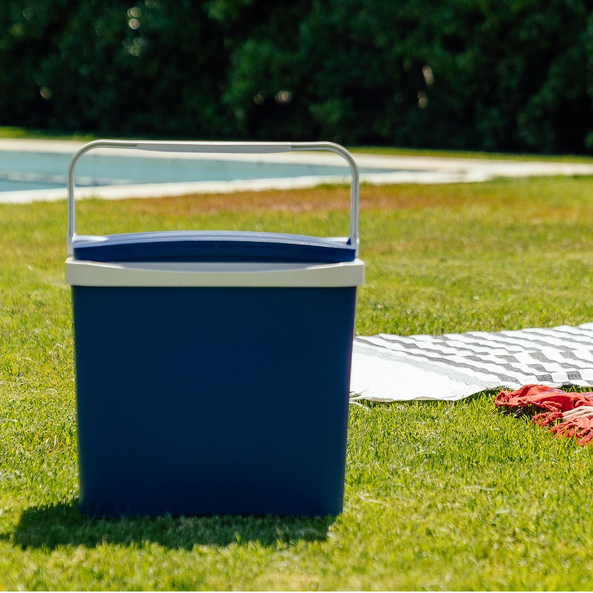 Nevera Portatil Playa Rígida L - Polipropileno de Color Blanca y Azul - Resistente y Duradera Ideal para Camping, Barbacoas, Picnic - Fabricada en España