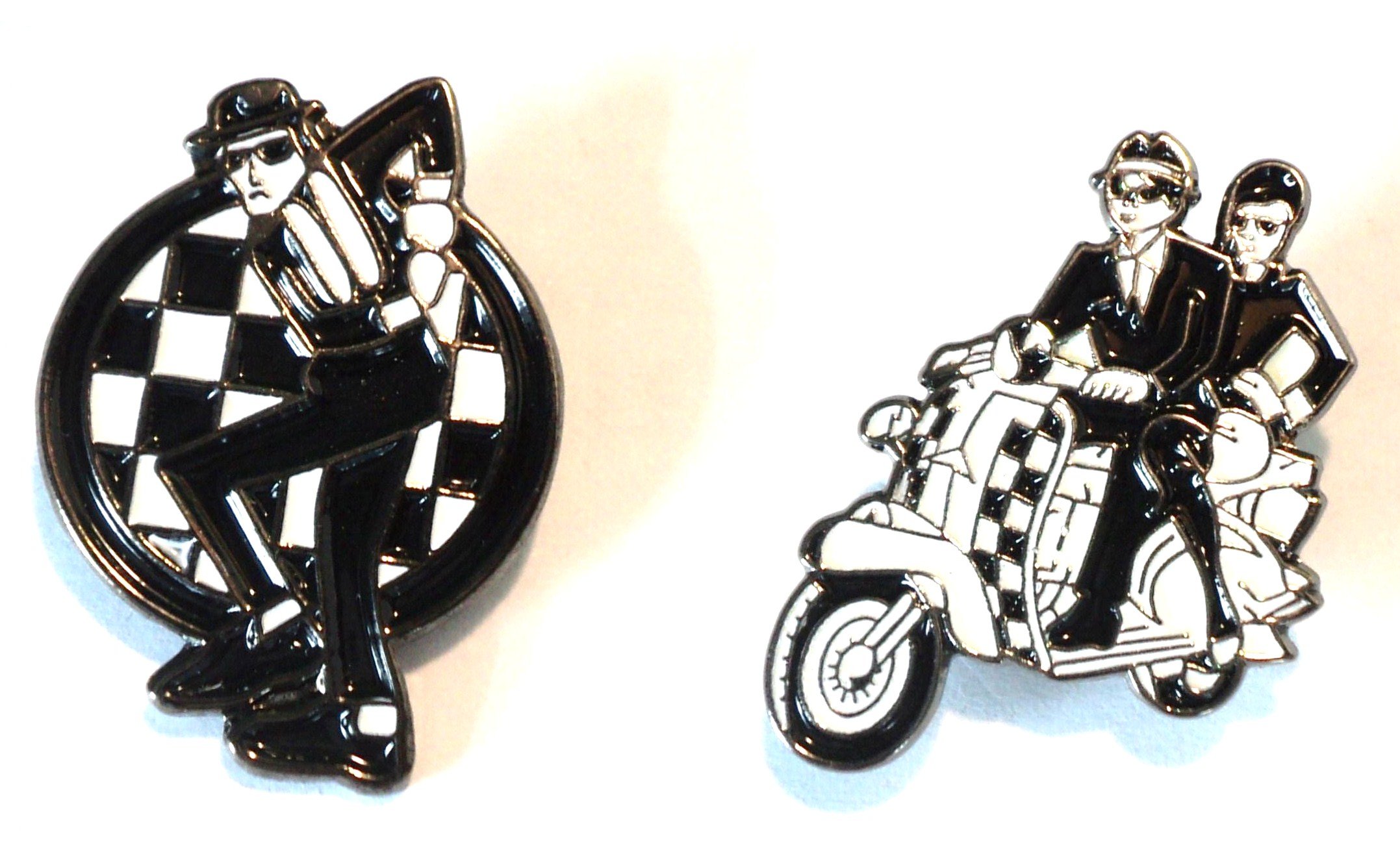 Mercmad Multicoloured Dancing Ska Man & Couple On Black & White Scooter Mod Metal Enamel Badge
