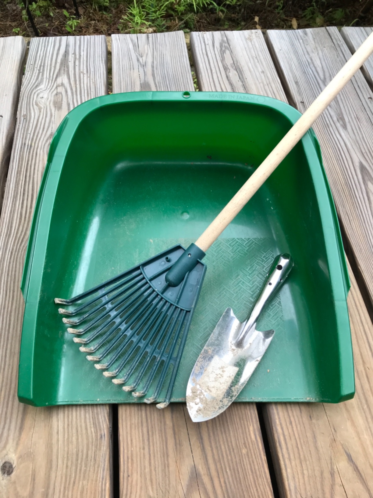 Amazon | 千吉 手箕 テミ 大 口幅500mm 掃除・除草・収穫作業用 グリーン 奥行19×高さ53cm | 熊手・レーキ