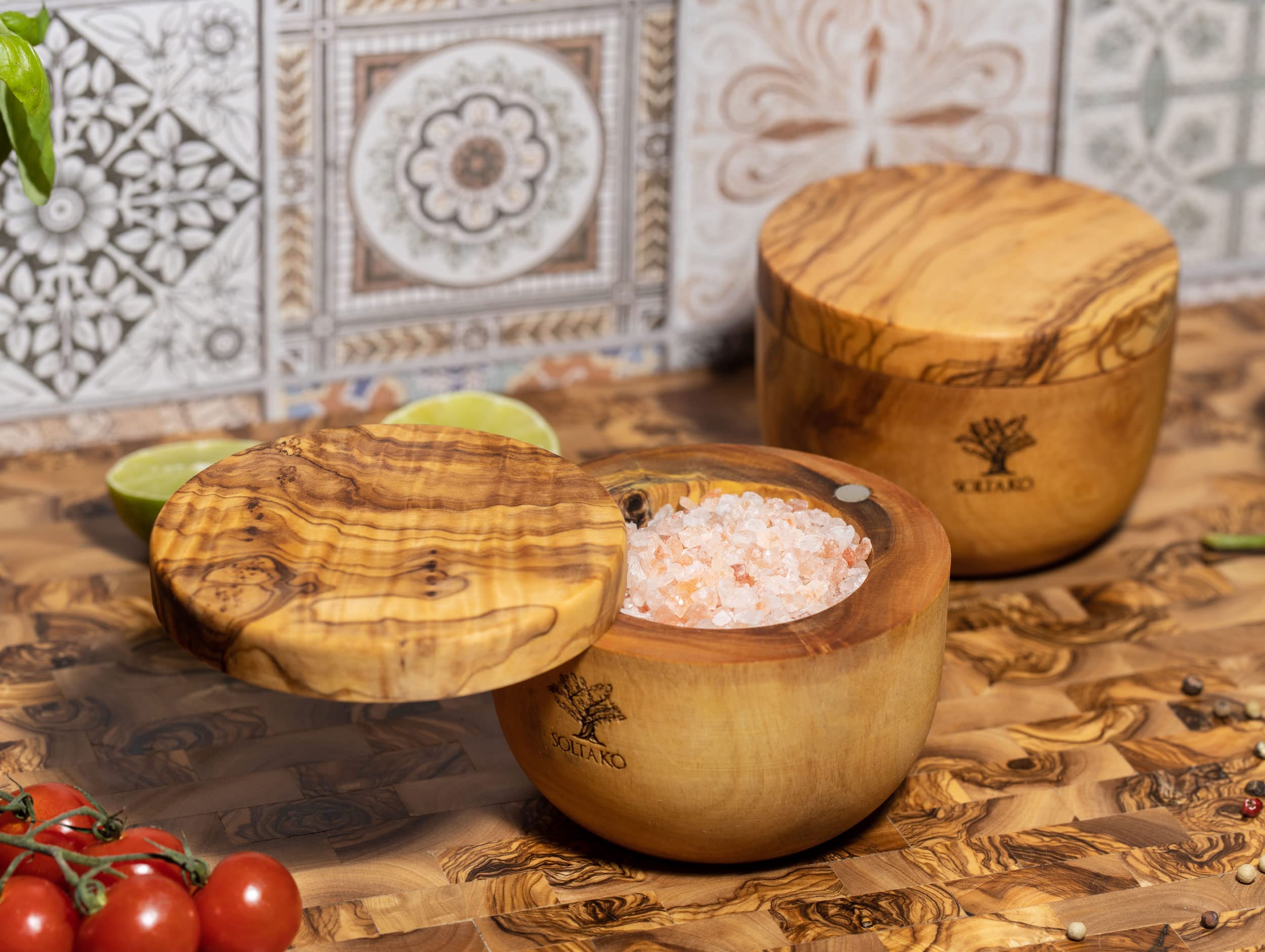 SOLTAKO Boite à Épices avec Cuillères en Bois d'Olivier, Sucrier et Salière, Set de 2 Boites Rangement Cuisine, Pot D'assaisonnement, Pot à Épices Ø 10 cm