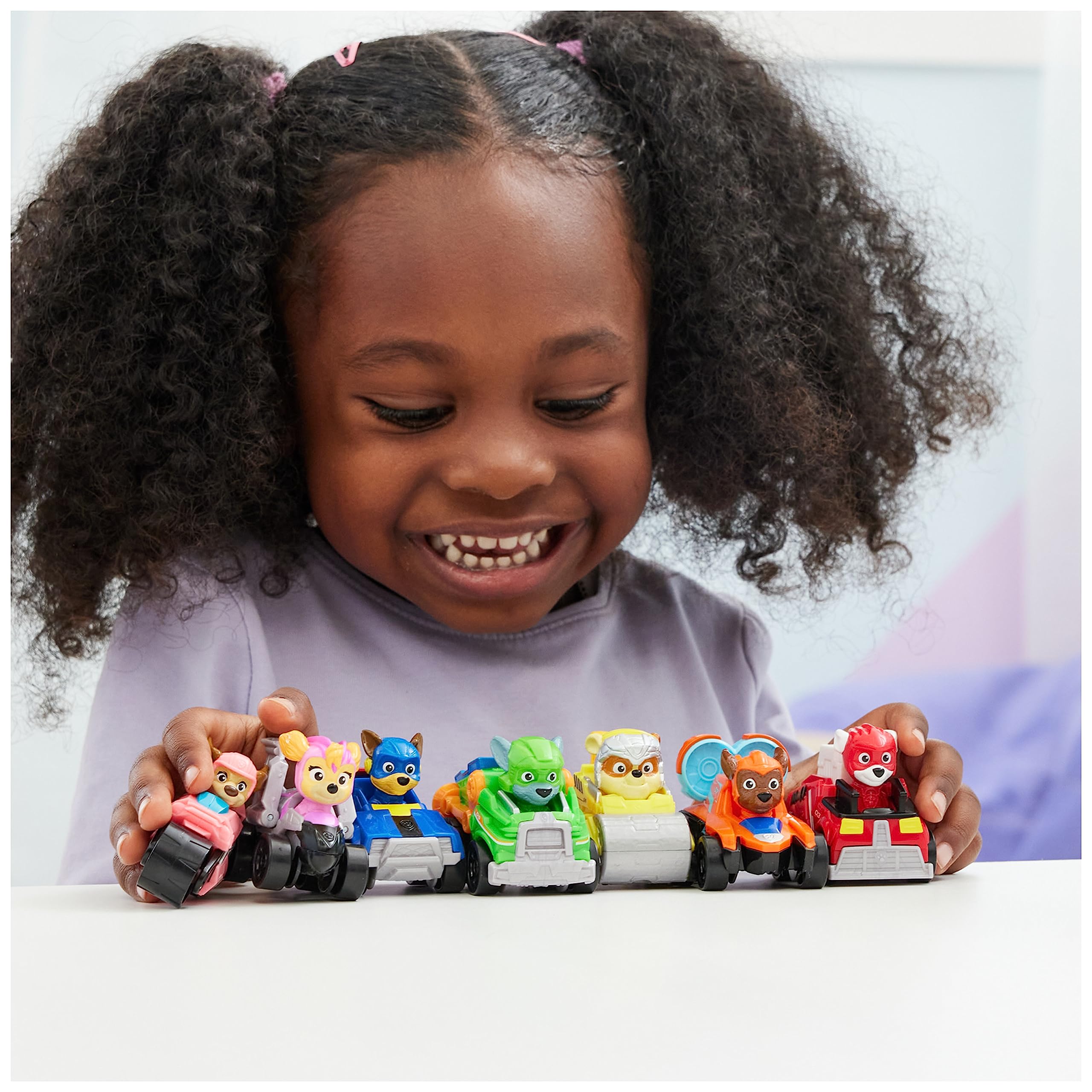 Paw Patrol Patrulla Canina - Pack 7 Figuras de los Pup Squad Racers de La Superpelícula con un Coche de Juguete Inédito de Liberty - 6067861 - Juguetes Niños 3 Años + - Regalo Niño 3 Años +
