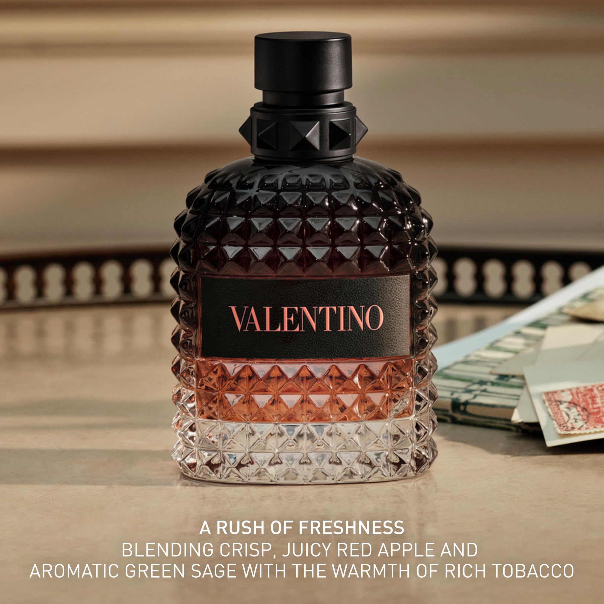 Valentino Uomo Born In Roma, eau de toilette dalla freschezza leggera, perfetta per chi preferisce note leggere e fresche, flacone da 100 ml pensato per accompagnare i gesti di benessere di ogni giorn