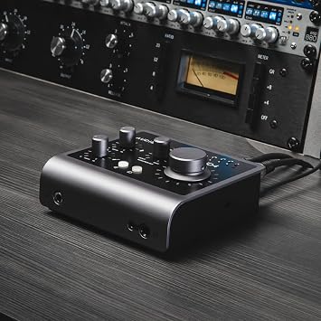 Audient Audio interface iD4 MKII, Class A console microphone pre-amplifier (high-speed USB-C, monitor mix and monitor panning function, 2 headphone outputs, Mac/PC/iOS compatible), black, iD MKII