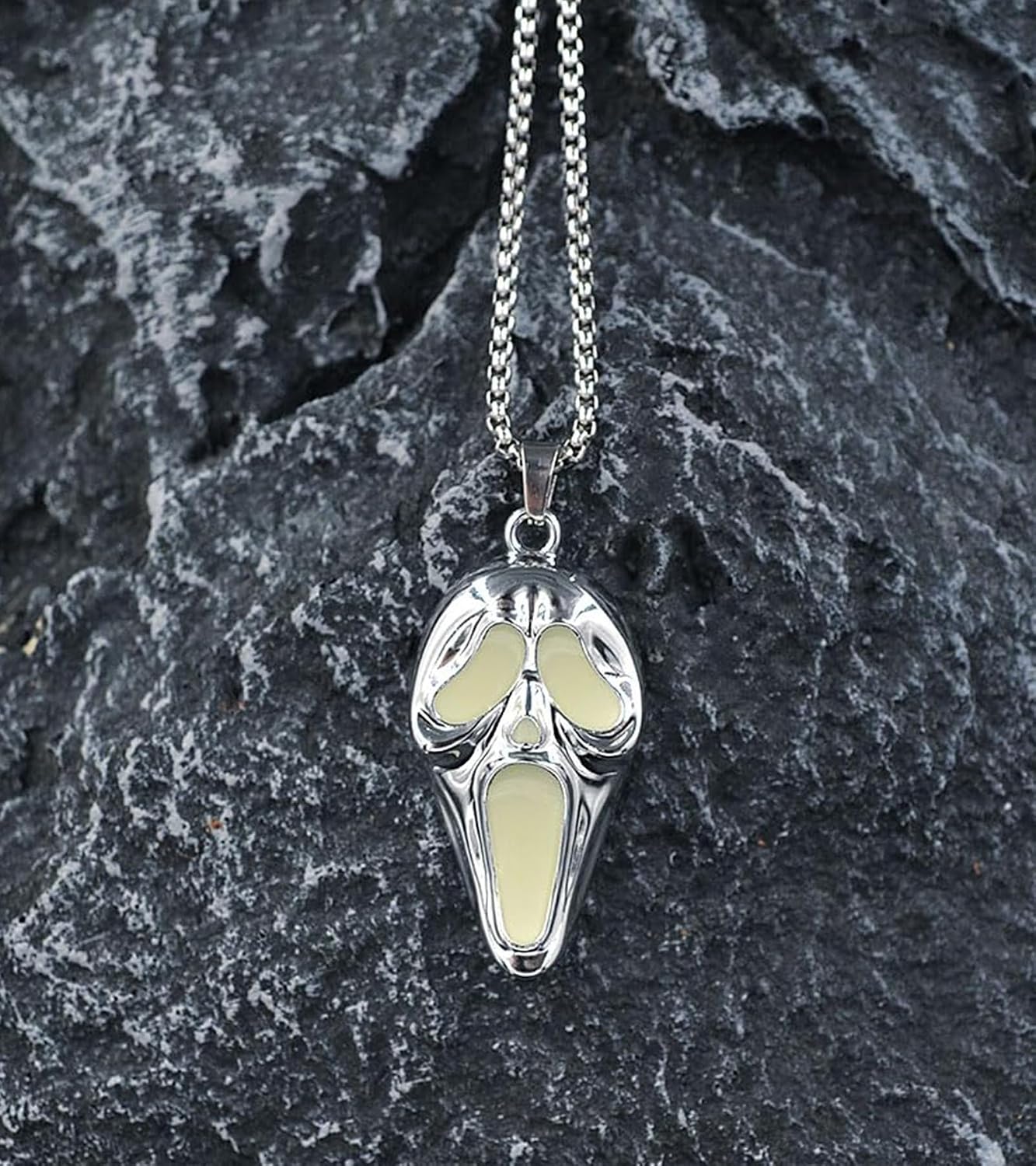 Longita Ghostface Necklace Glow in the Dark Scream Skull Necklaces for Women Men Halloween Necklace Light Up Ghost Face Necklaces Party Jewelry 1pcs