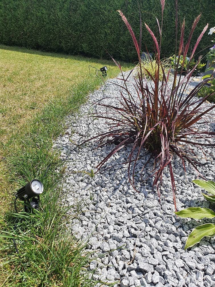 BOLD 5er Set LED Solarleuchten Garten - Solar Strahler Außen Warmweiß IP65 | Aluminium Gartenstrahler mit Erdspieß aus Metall, wechselbarer 18650 Li-Ion Akku, 70 Lumen, 9 Std. Licht am Gehweg