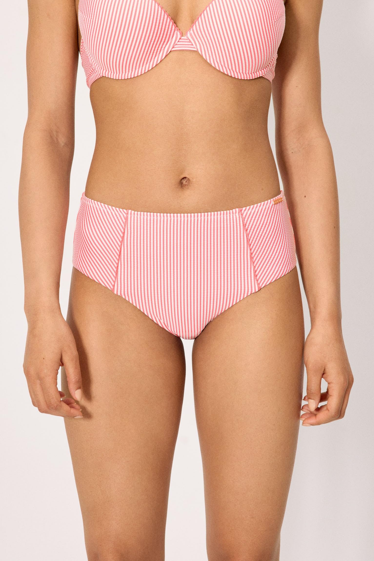 YSABEL MORA. Braga Bikini Reductora Alta Bambula Rosa. Braga De Bikini Alta Reductora con Compresión En Abdomen Tejido con Textura. Colección Boat.