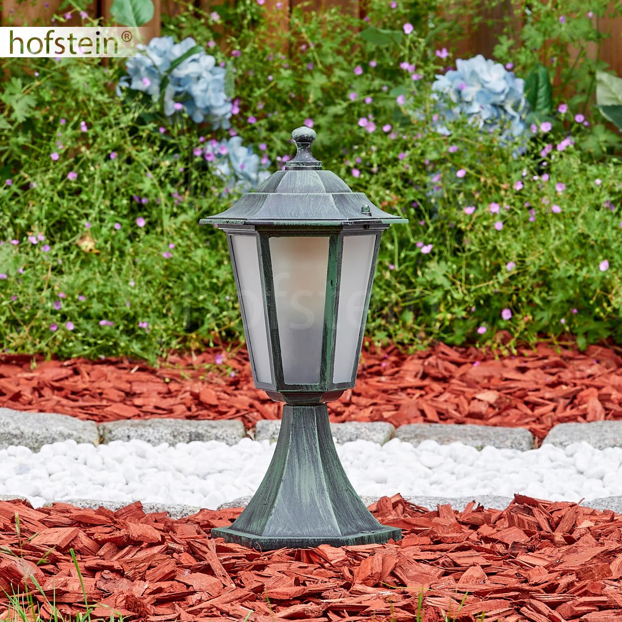 HOFSTEIN Außenwegeleuchte Loria, Sockelleuchte aus Metall/Milchlas in Schwarz-Grün, Wechselscheiben Klar, Wegeleuchte im Landhaus/Antik/Retro/Vintage-Design für Garten, Hof, Terrasse, 37 cm, E27, IP44