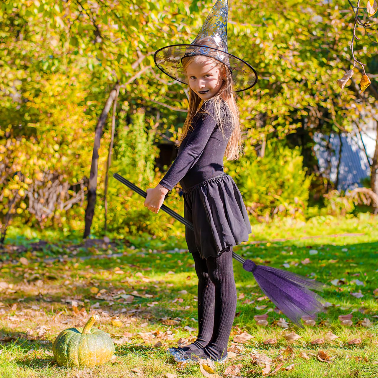Hexenbesen Halloween-Hexenbesen-Requisiten: 2 Kinder Cosplay Requisiten Fliegender Requisiten für Halloween Party Kostüm Zubehör, zufällige Wunderbesen