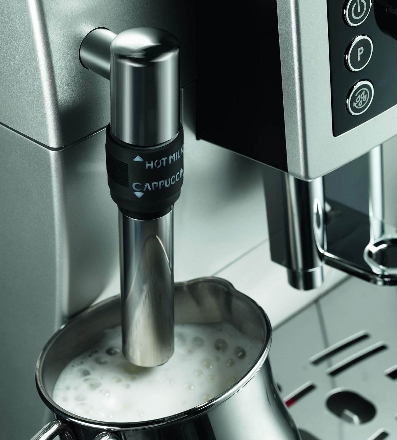 Milk frothing with the steam wand of the De'Longhi coffee machine