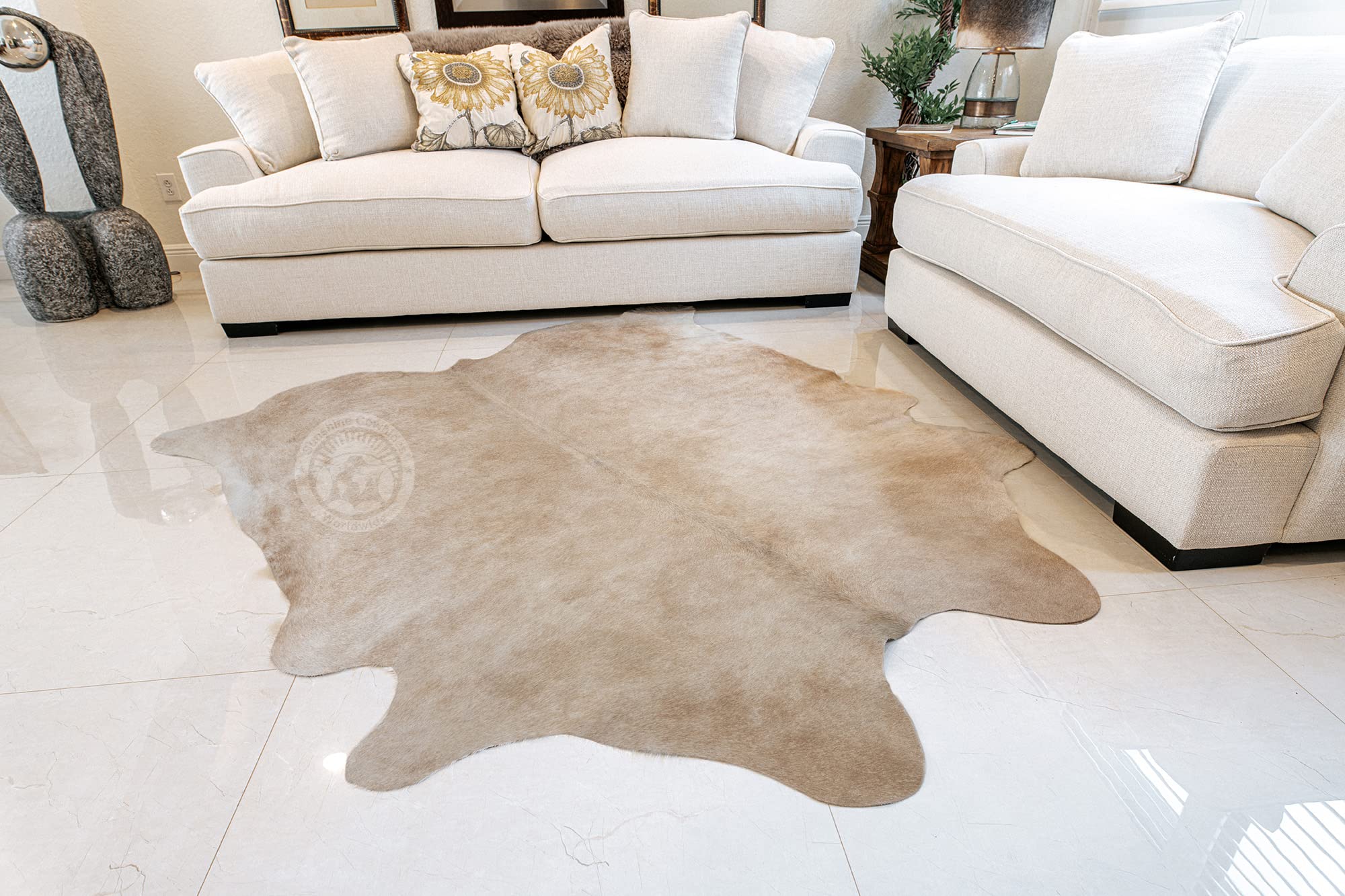 Amazon｜Sunshine Cowhides 100%本物のエキゾチックベージュ牛革ラグ