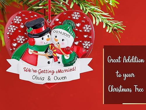 Miniatura 9 de Adorno personalizado de compromiso de nuestra primera Navidad 2023  Anillo de compromiso de diamantes en caja roja para el árbol de Navidad  She