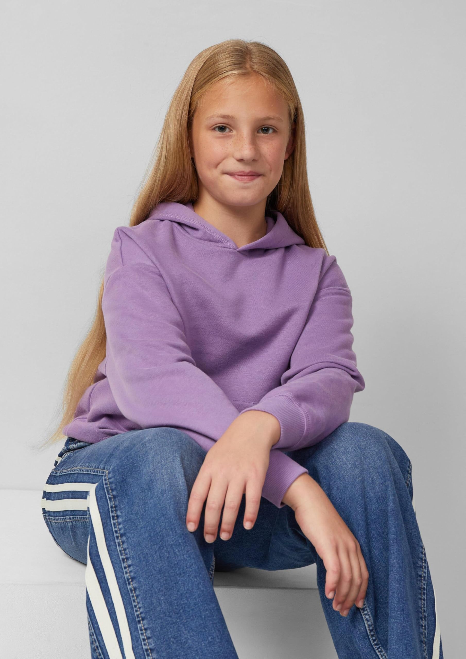 s.Oliver Mädchen Hoodie mit Rückenprint und Kuscheliger Innenseite Sweatshirt mit Kapuze