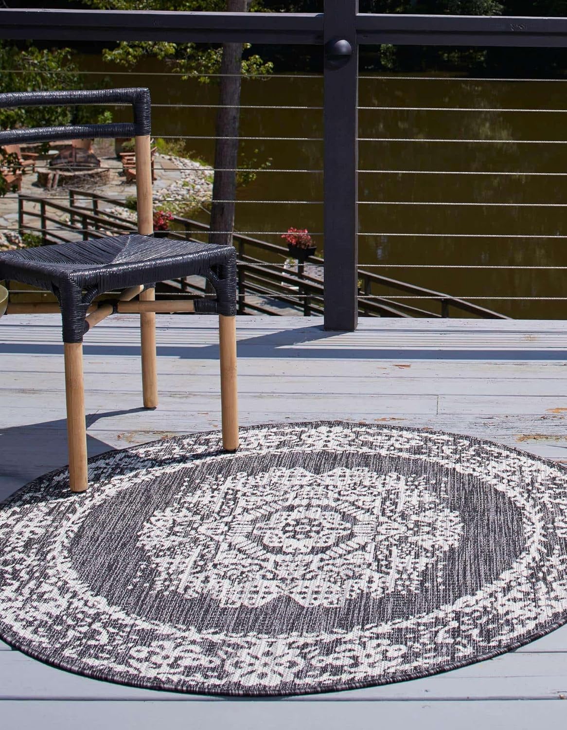 Unique Loom Outdoor Traditional Collection Area Rug - Timeworn (5' 3" Round Charcoal Gray/Gray)