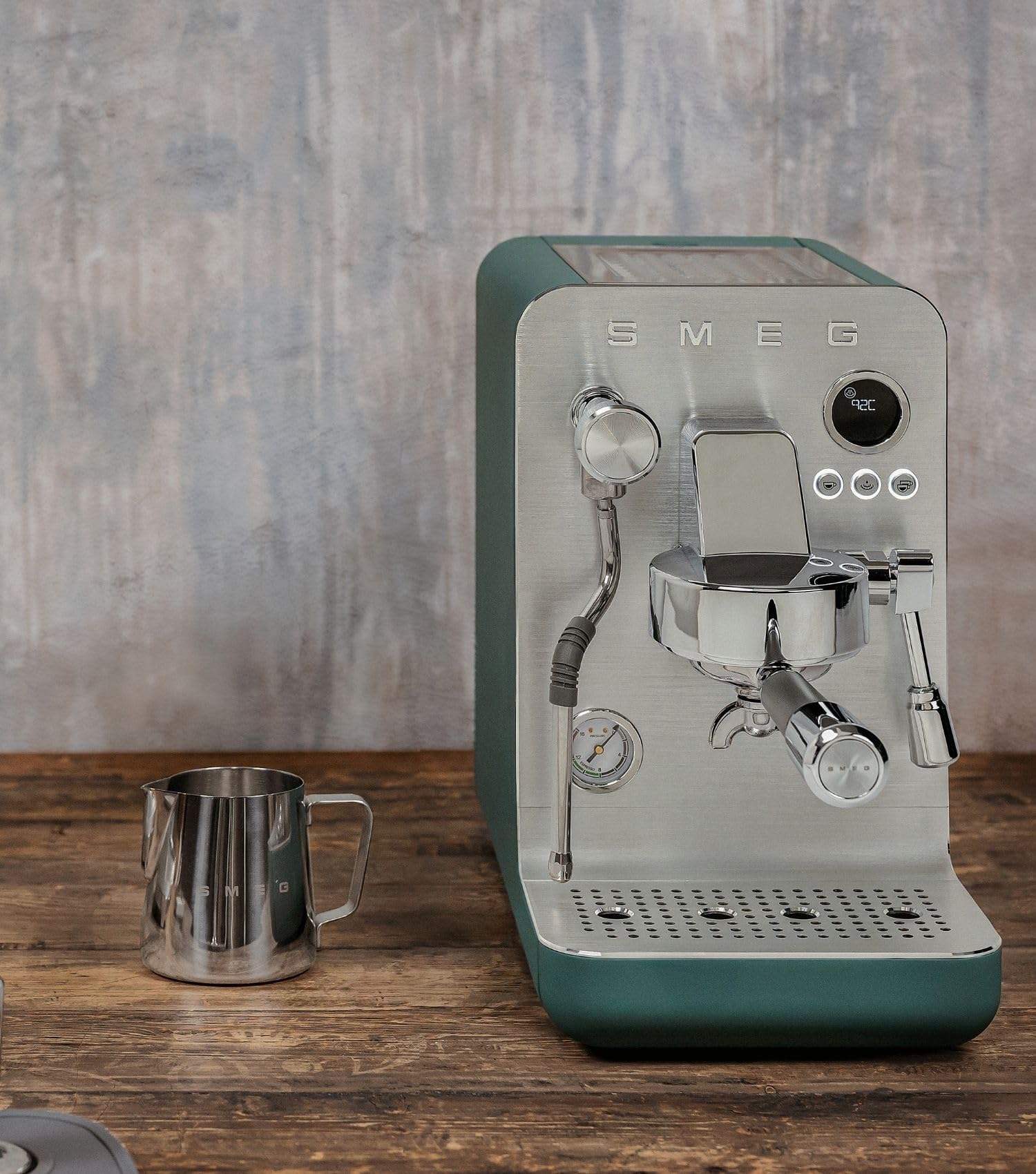 Smeg, Macchina da Caffè Espresso Manuale MiniPro EMC02, Triplo Termoblocco, Lancia Vapore e Portafiltro Professionali, Serbatoio da 1,7L, Cassetto Raccogligocce Rimovibile, 1700W, Nero Matte