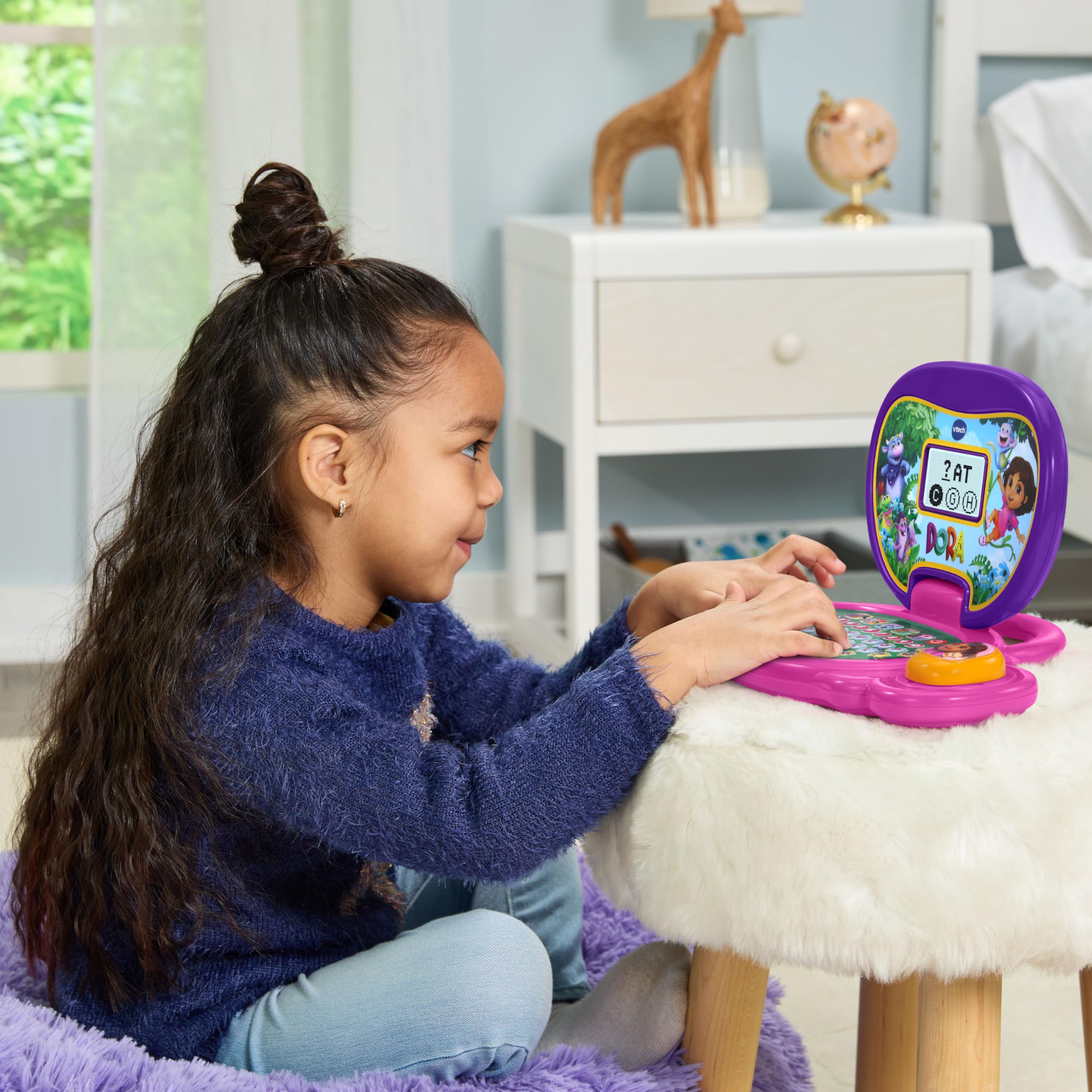 VTech - Mon Ordi Éducatif Dora L’Exploratrice - Ordinateur Enfant Bilingue avec Écran Rétroéclairé, 13 Activités et Jeux Interactifs Dora - Cadeau Enfant Dès 3 Ans - Contenu en Français et Anglais