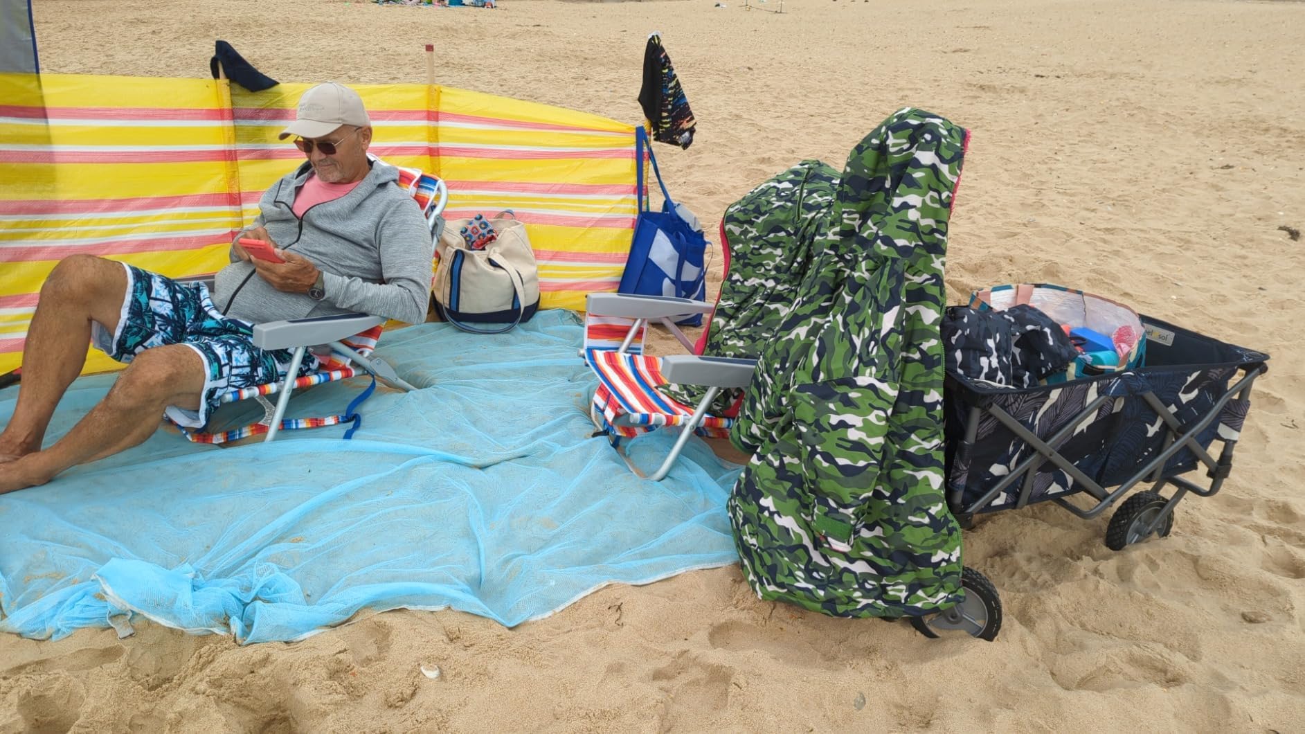 Tapis de Plage Anti Sable, Grand Couverture de Plage 200×200 cm, Natte de Plage Portable Résistant, Couverture Pique Nique Antisable Pliable pour Exterieur Plage Pique Voyages Camping Jardin