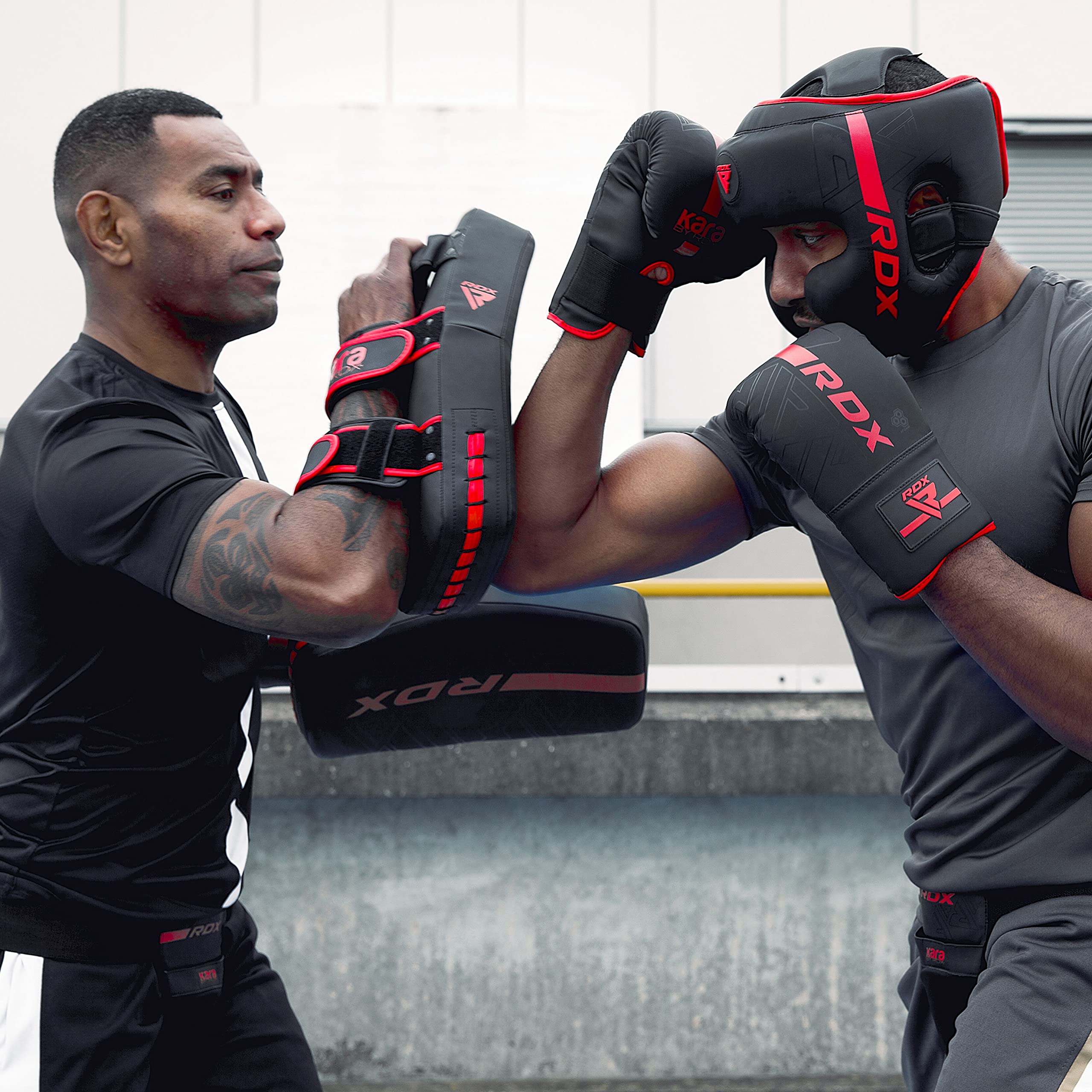 RDX Thai Pads Paos Muay Thai Kick Boxing Entrenamiento, Maya Hide Cuero Boxeo Almohadilla, Kara Curvo Escudo Manoplas para MMA Kicking Sparring Artes Marciales Taekwondo Combate Deportes Training Pad