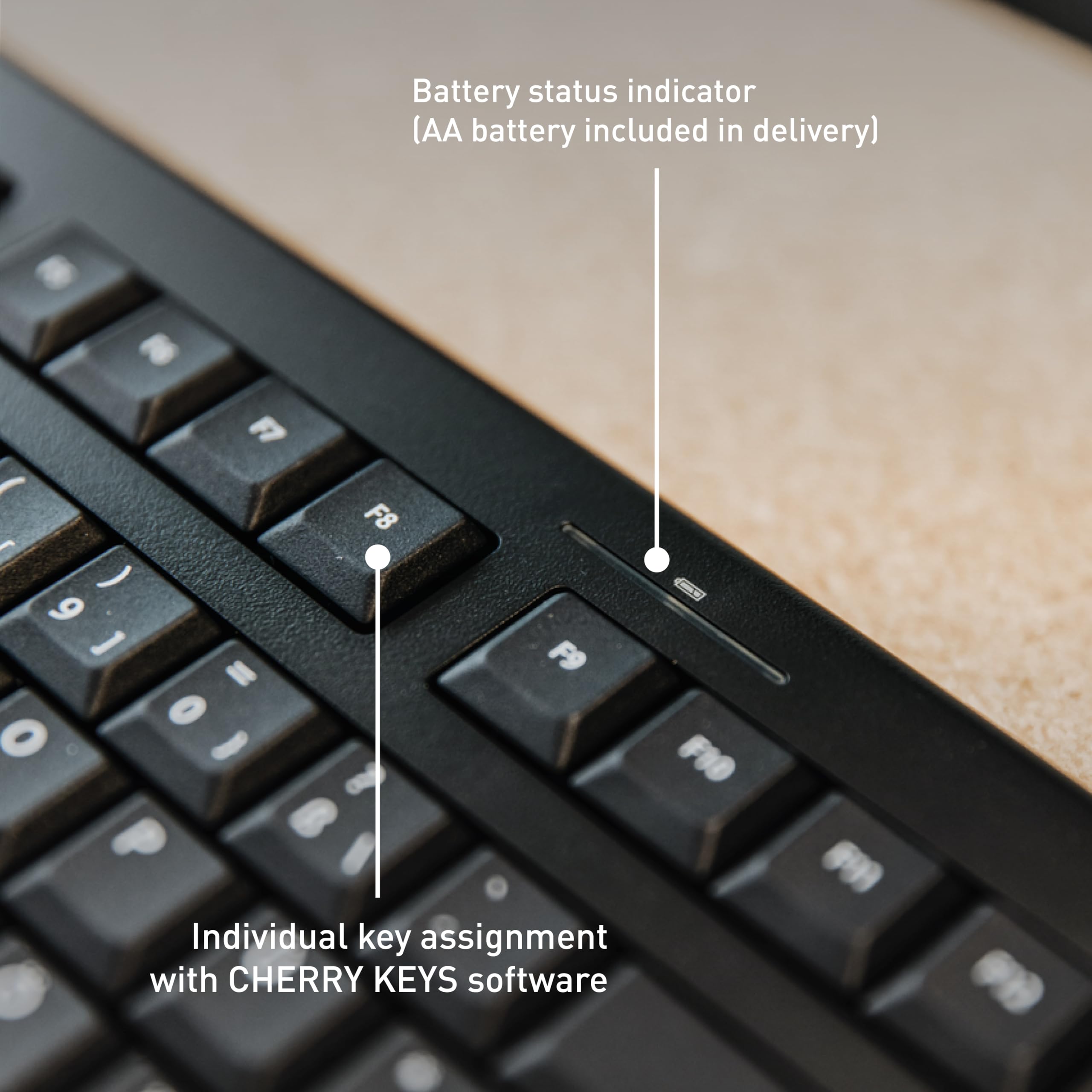 CHERRY KW 3000, klawiatura bezprzewodowa z klawiaturą numeryczną, układ UK (QWERTY), połączenie radiowe 2,4 GHz, ciche klawisze, płaska konstrukcja, zasilanie bateryjne, czarna