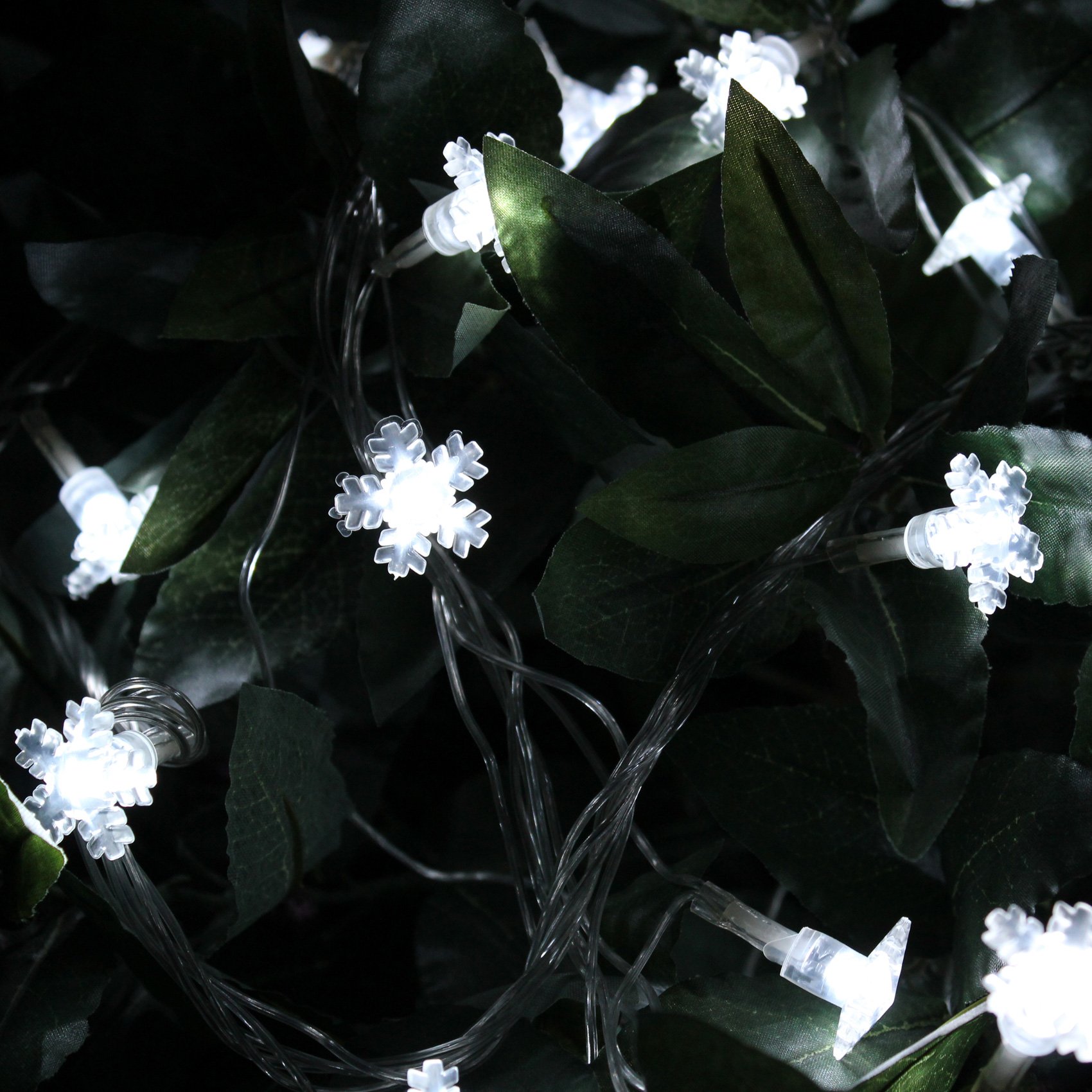 WeRChristmas 100 LED Chasing Christmas Lights with Snowflake Shade and Controller, White - Image 4